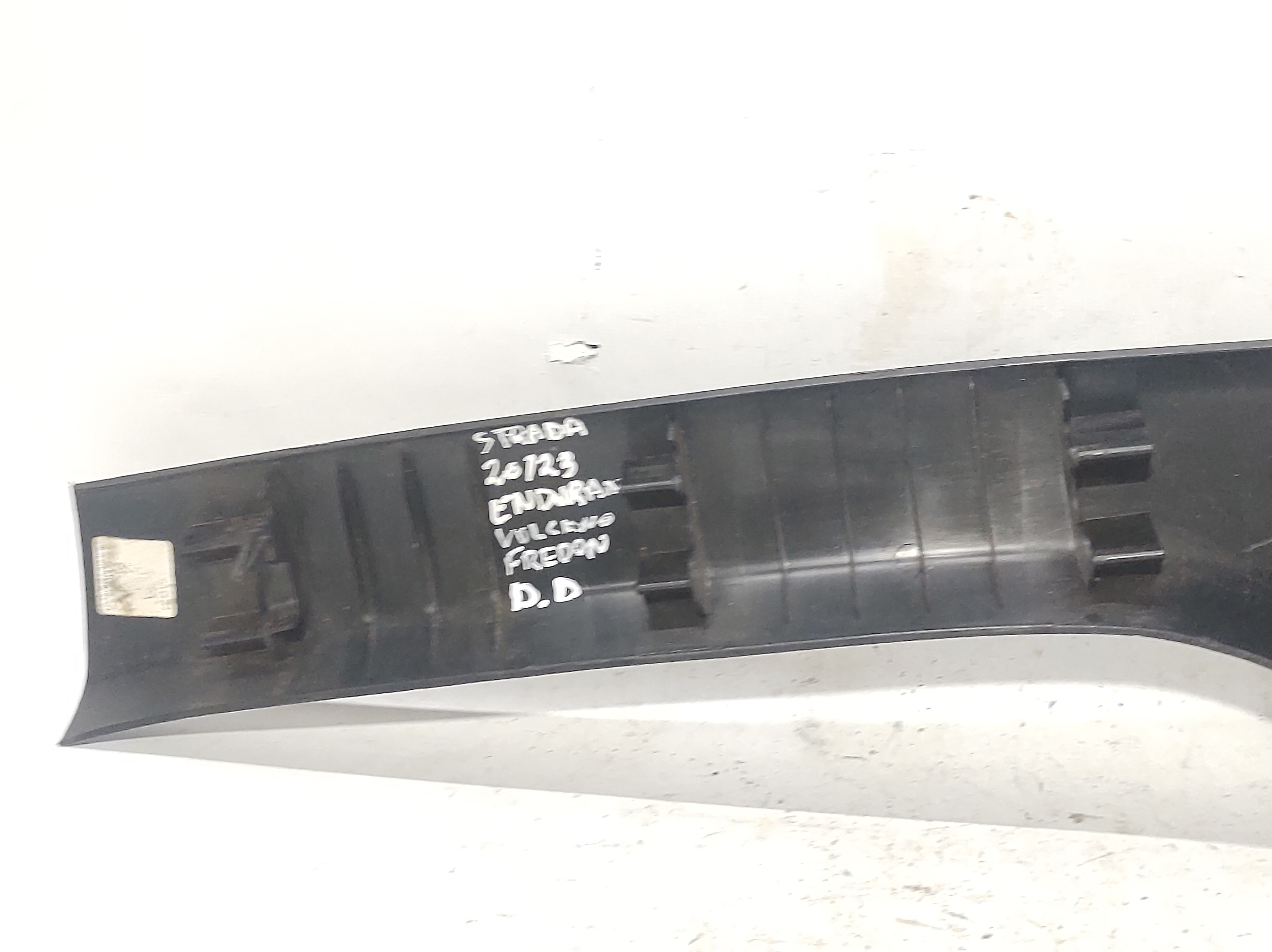 Moldura Direita Coluna Parabrisa Strada 20 A 23 800006258 5