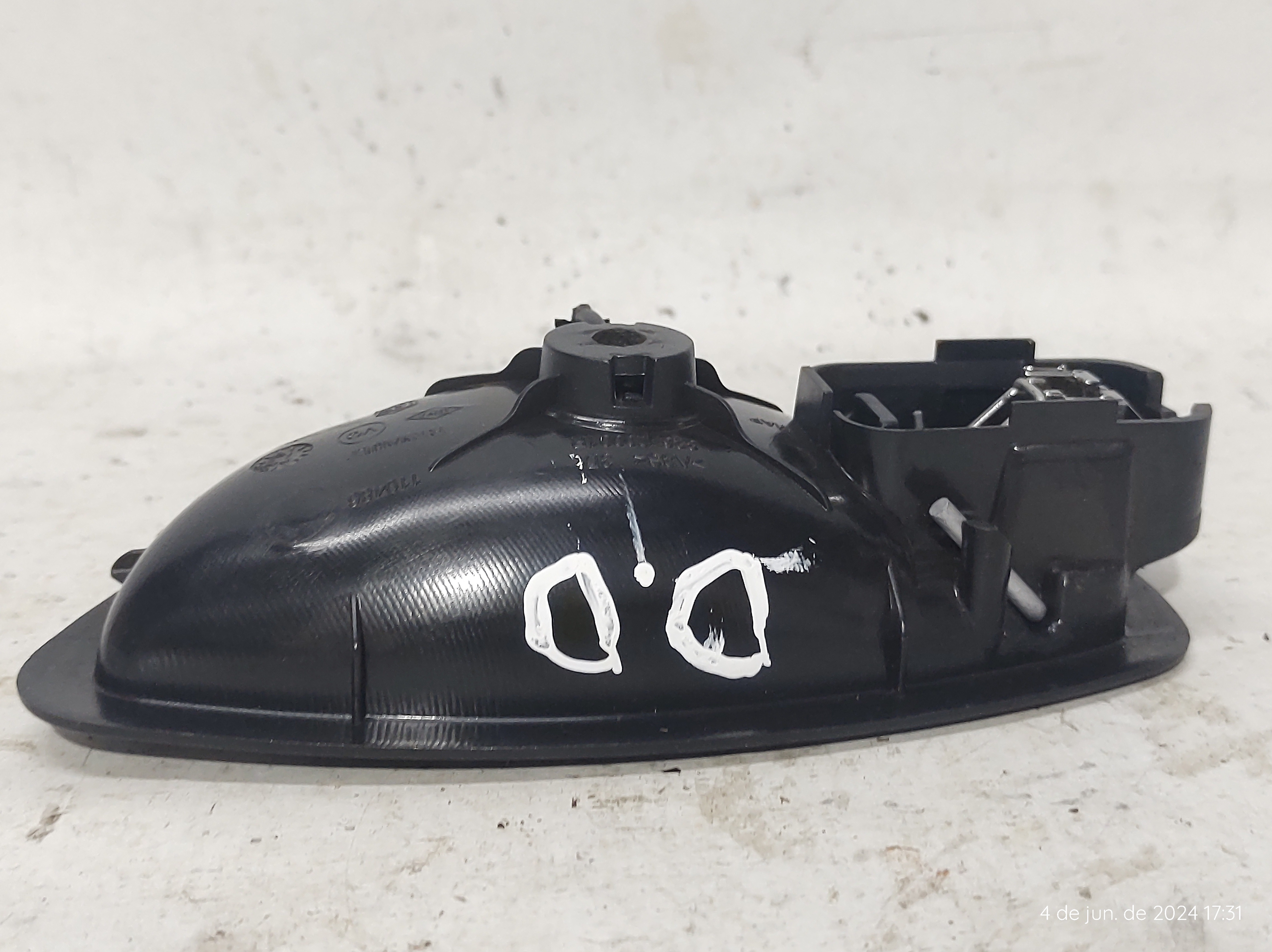 Maçaneta Int Dianteira Direita Fluence 12 A 15 826720001r – Cromada – Dianteira 5