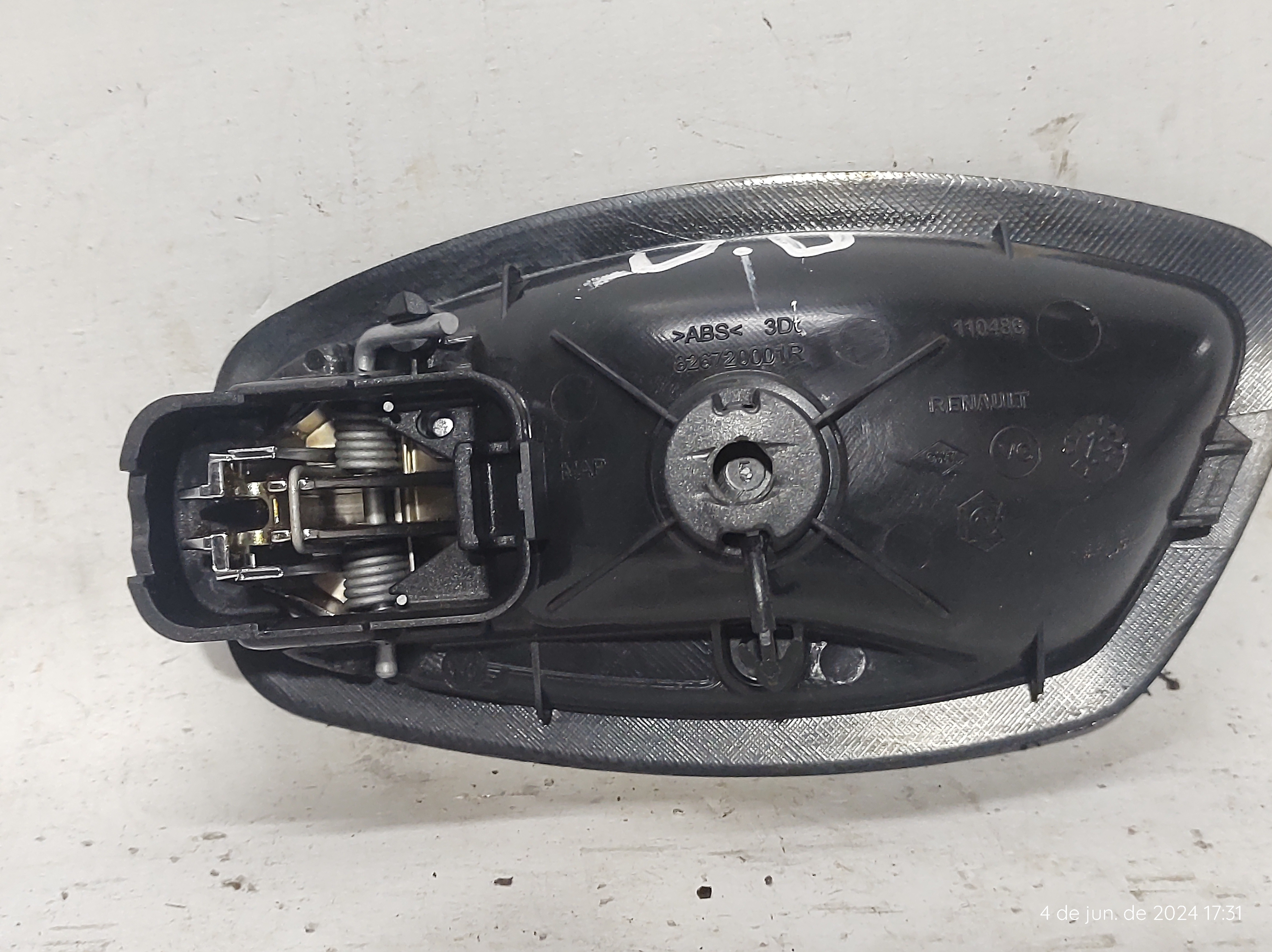 Maçaneta Int Dianteira Direita Fluence 12 A 15 826720001r – Cromada – Dianteira 2