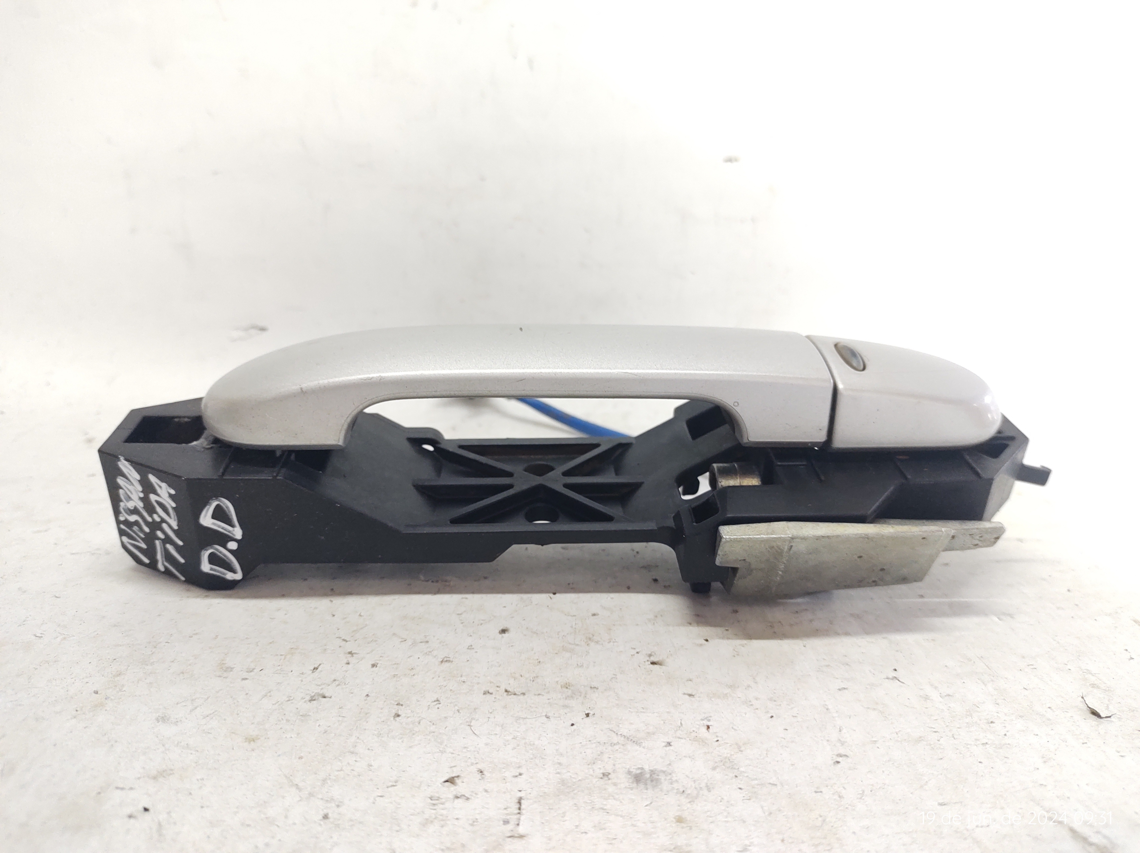 Maçaneta Ext Dianteira Direita Nissan Tiida 08/2013 Original Prata Dianteira 4