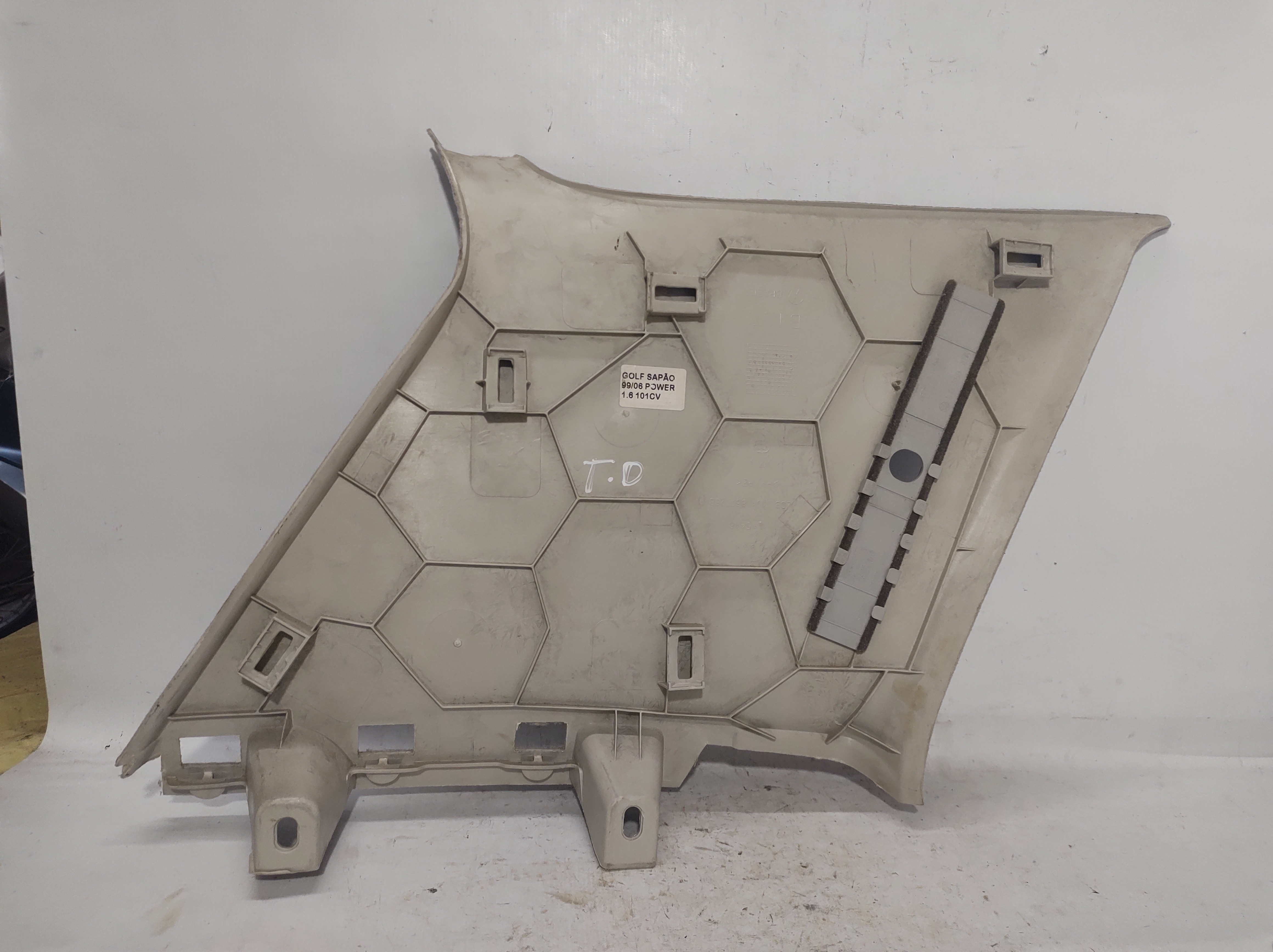 Moldura Direita Coluna Traseira Golf 99 A 06 1j4867288 2