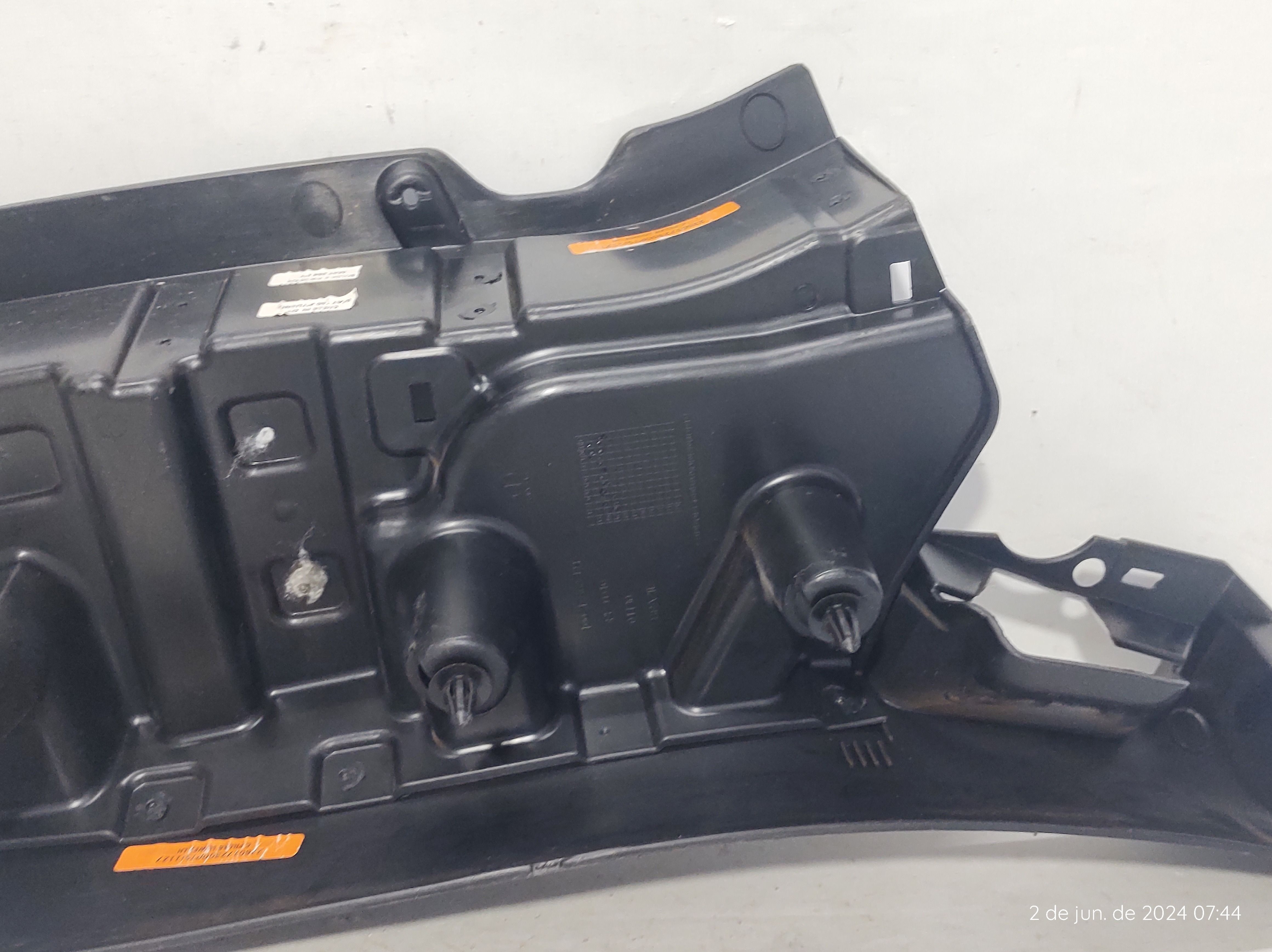 Moldura Coluna Traseira Esquerda Toro 16 A 21 1002176680 7