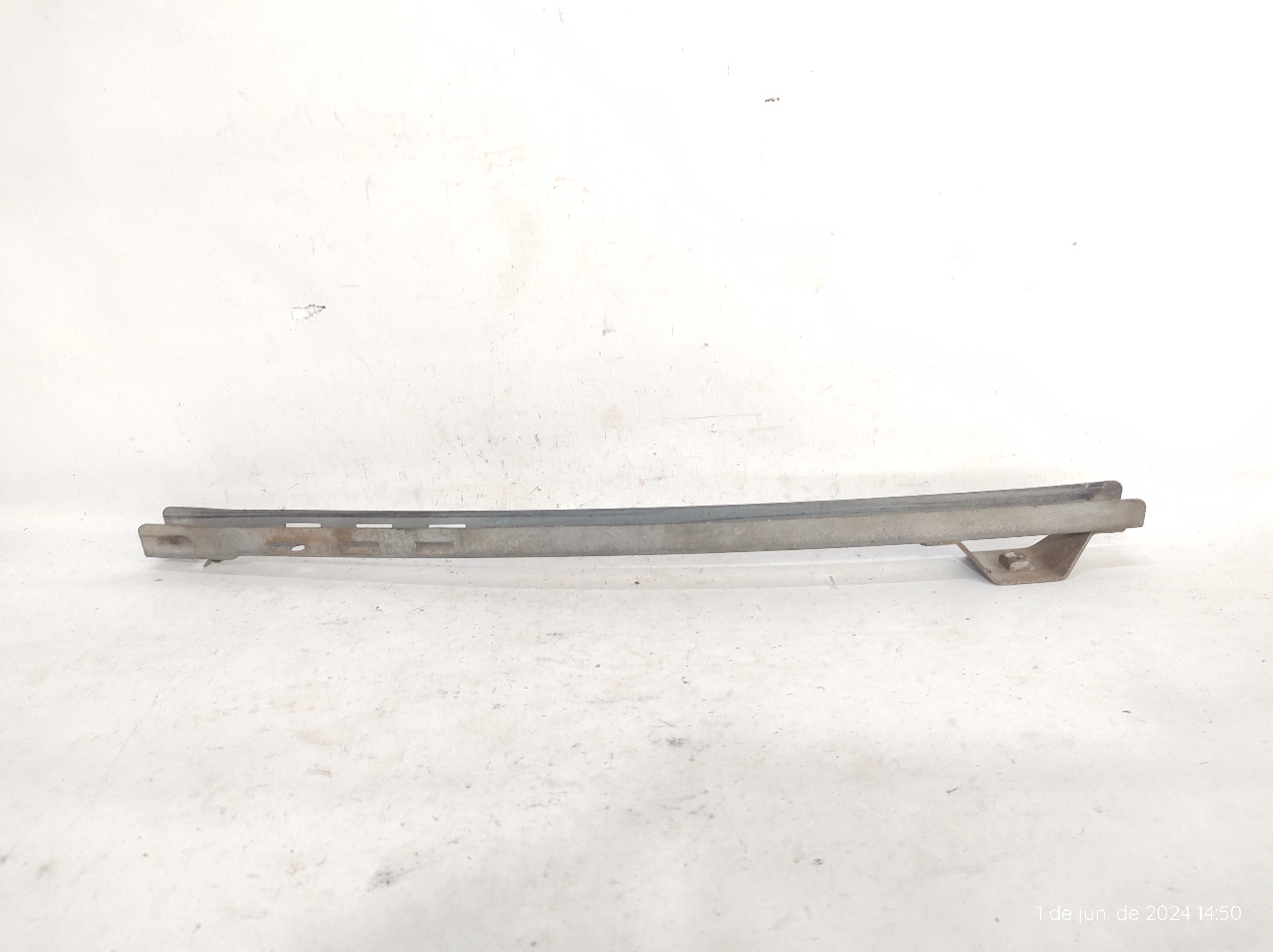 Guia Vidro Dianteiro D/e Corsa Classic 96 A 16 4