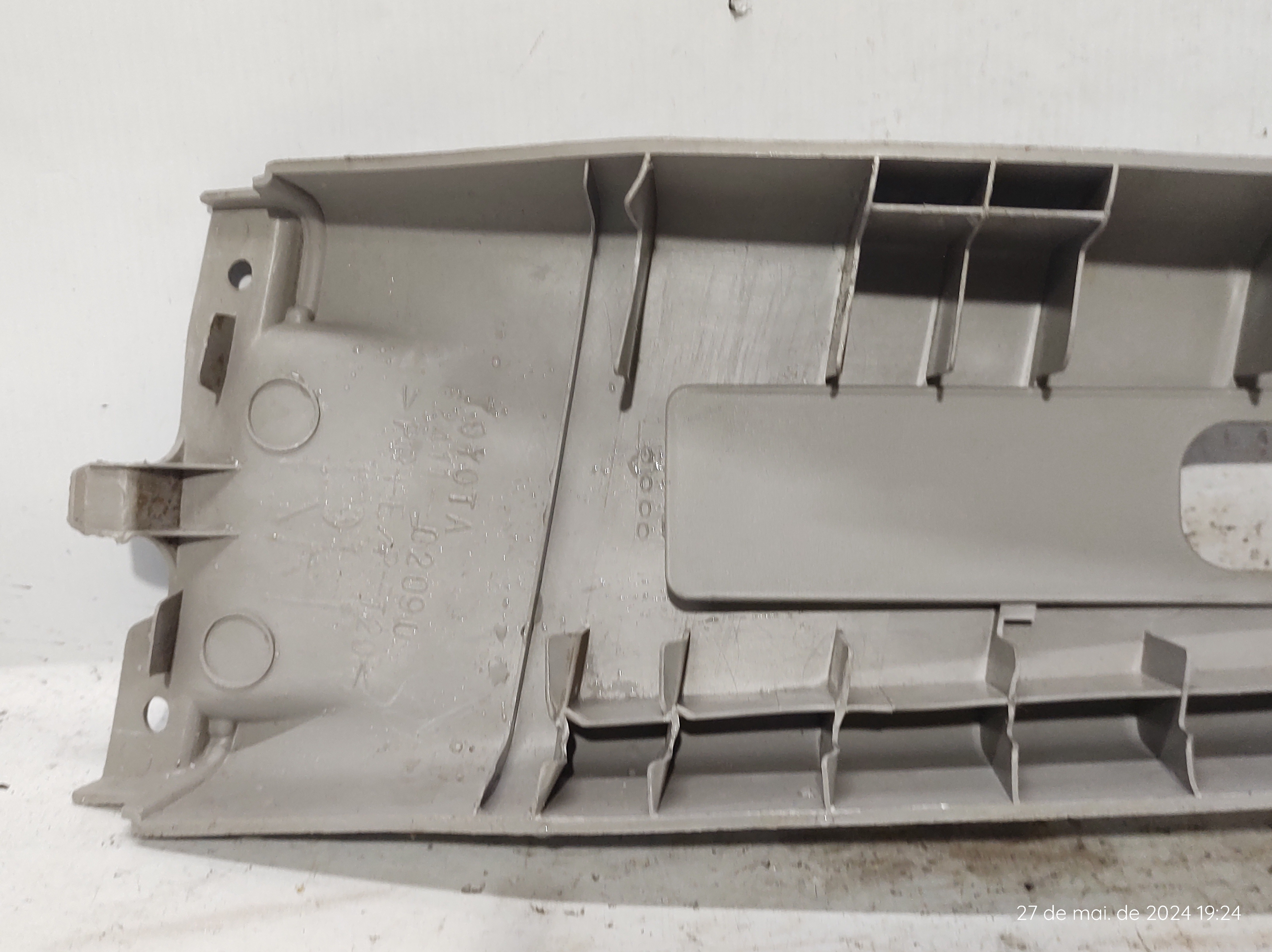 Moldura Direita Coluna Central Corolla 03 A 08 6241102090 5