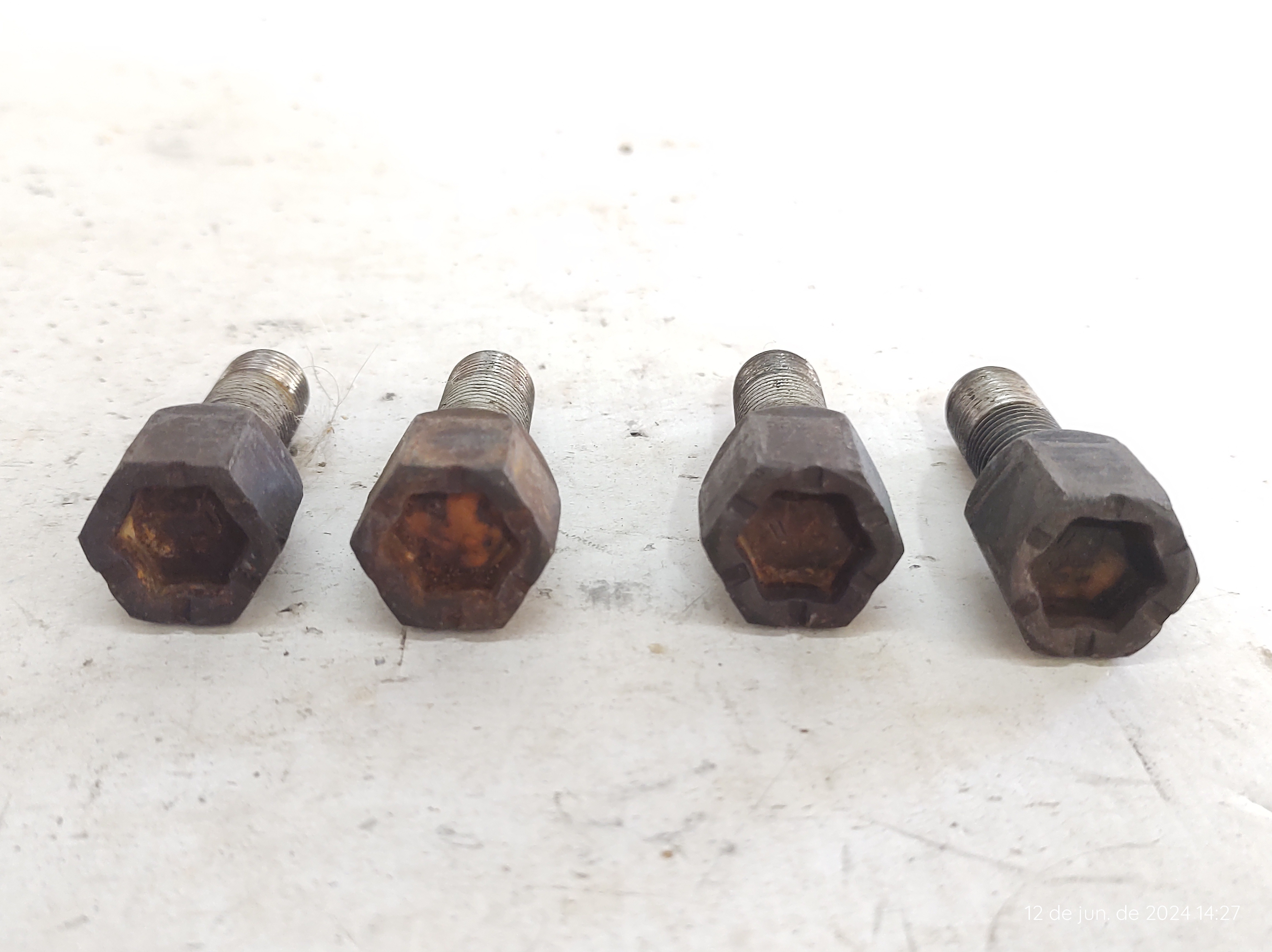 Kit 4 Parafusos De Roda Uno Mille 04 A 11 3