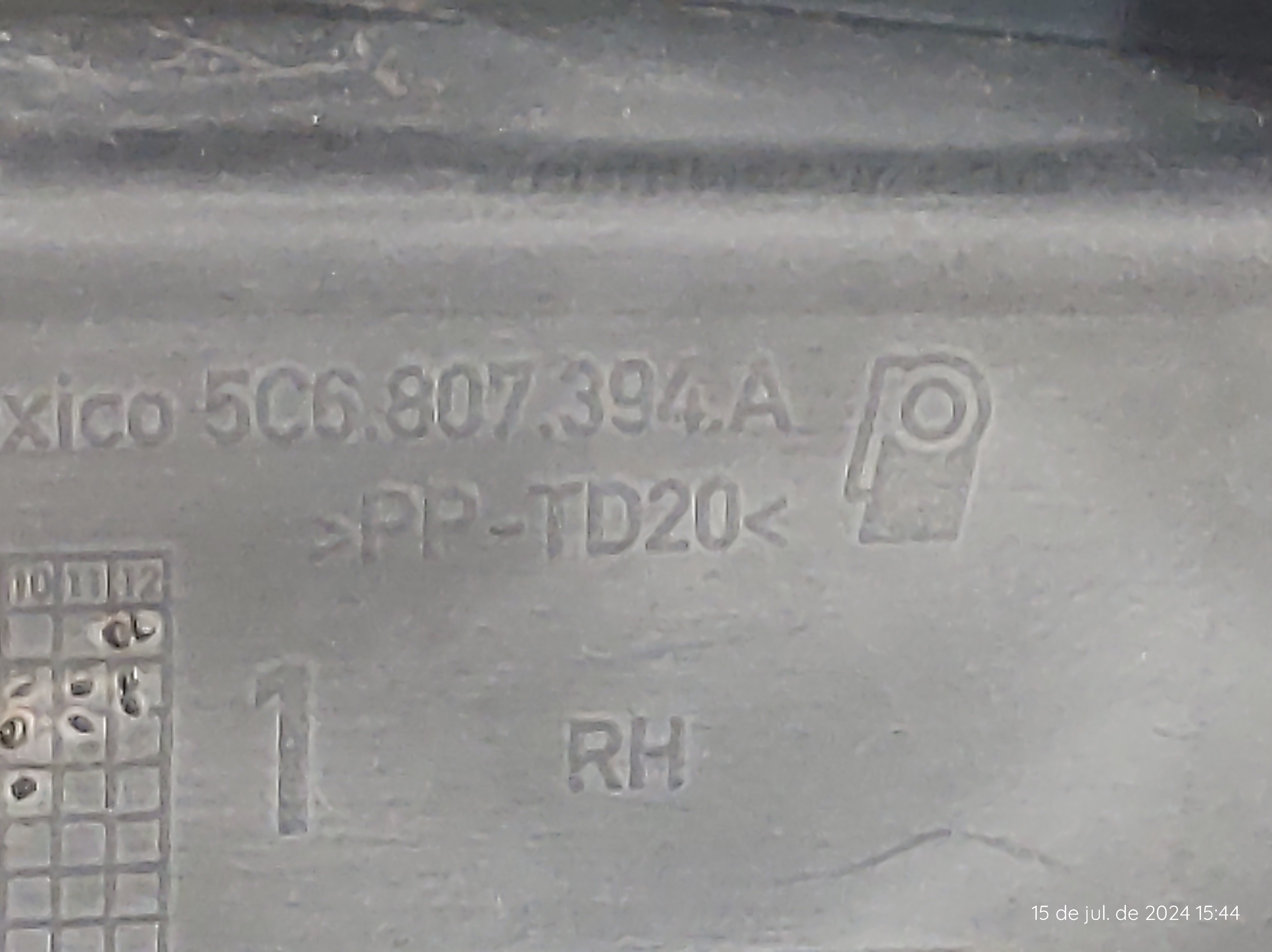 Guia Para-choque Traseiro Ld Direito Jetta 11 A 15 5c6807394 8