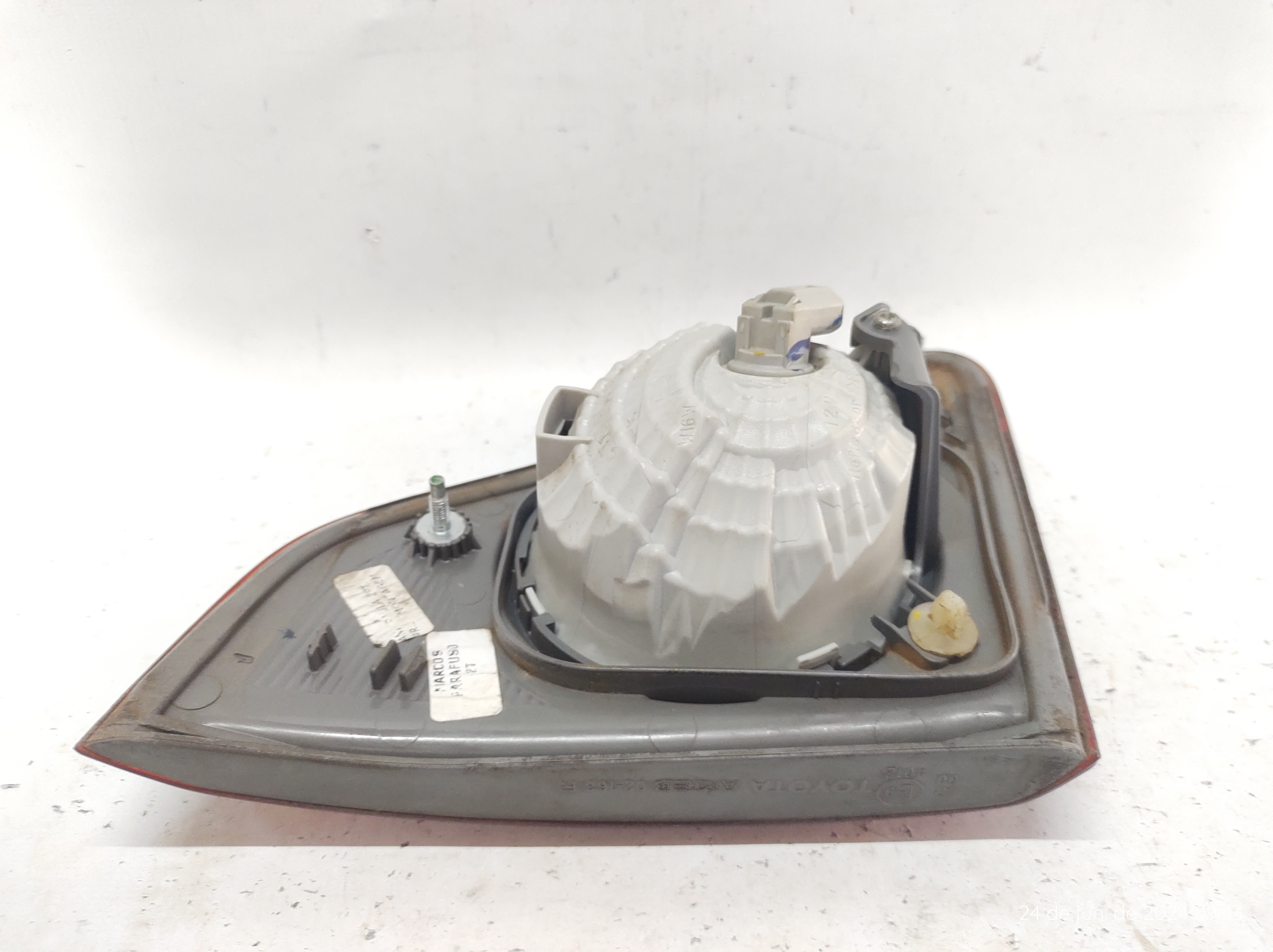 Lanterna Tampa Traseira Direita Corolla 09 A 14  Direito Vermelho 2