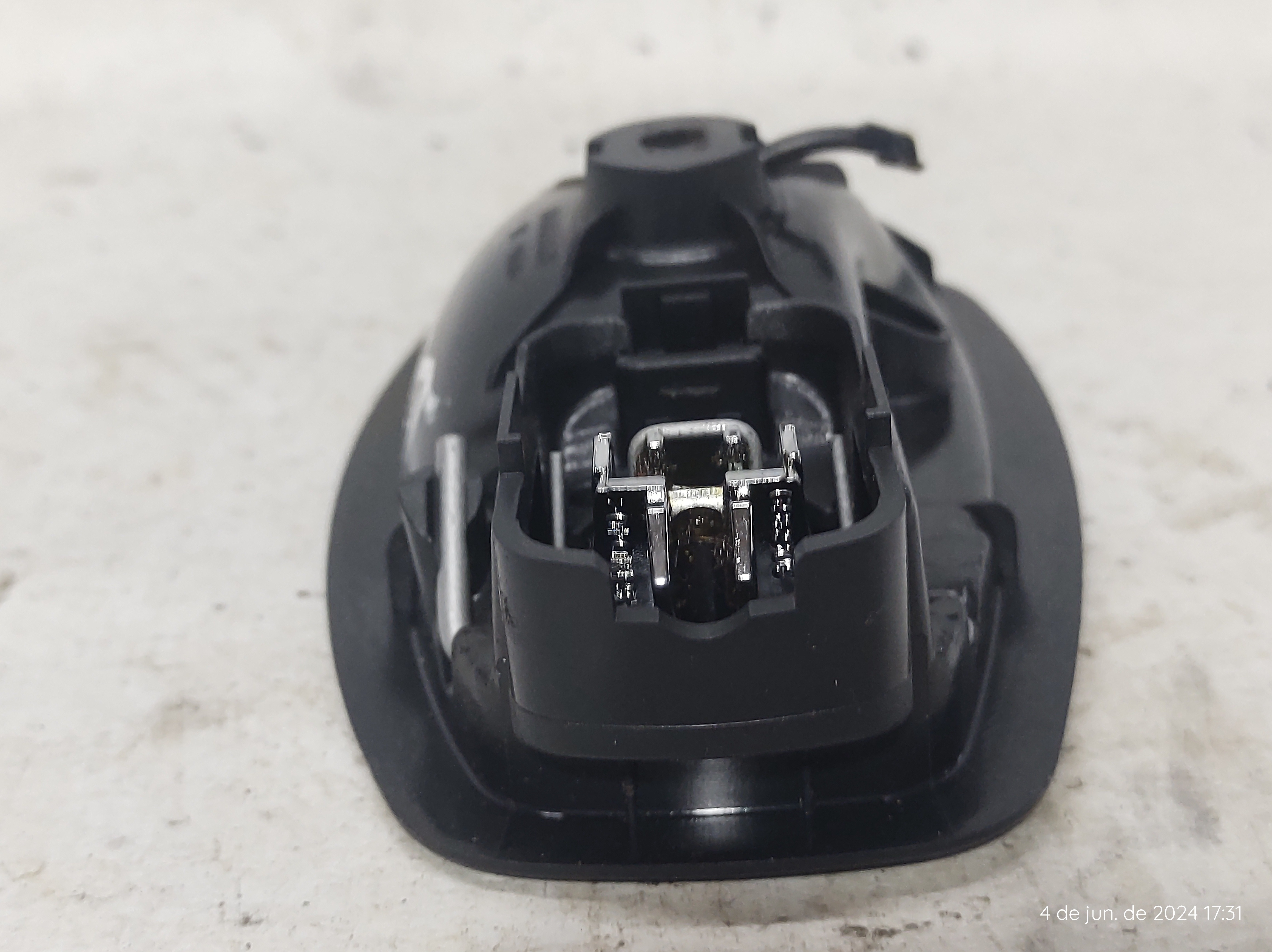 Maçaneta Int Dianteira Direita Fluence 12 A 15 826720001r – Cromada – Dianteira 3