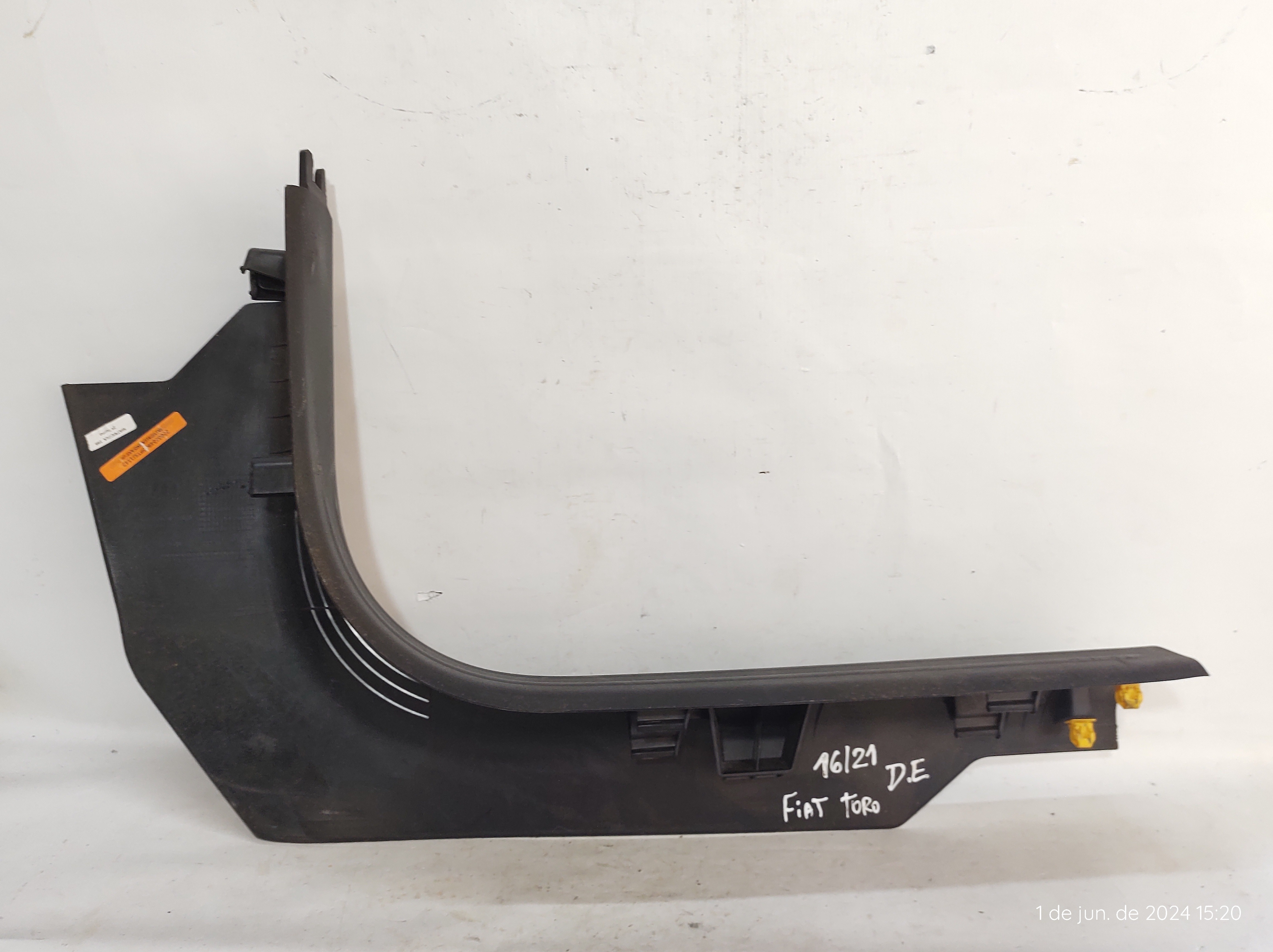 Moldura Soleira Dianteira Esquerda Toro 16 A 21 532827670 Preto 2
