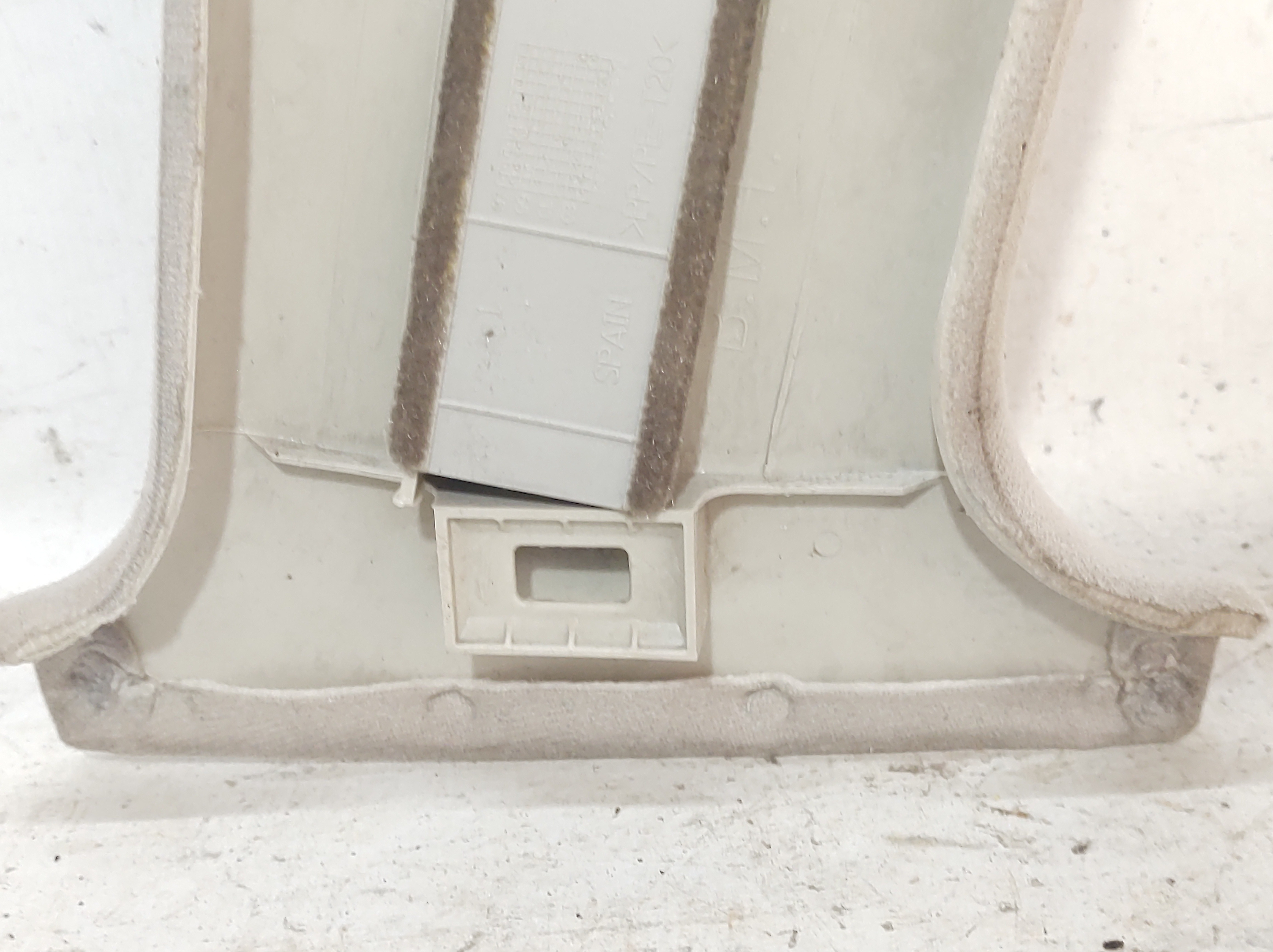 Moldura Coluna Esquerda Golf 99 A 06 1j4867243 7