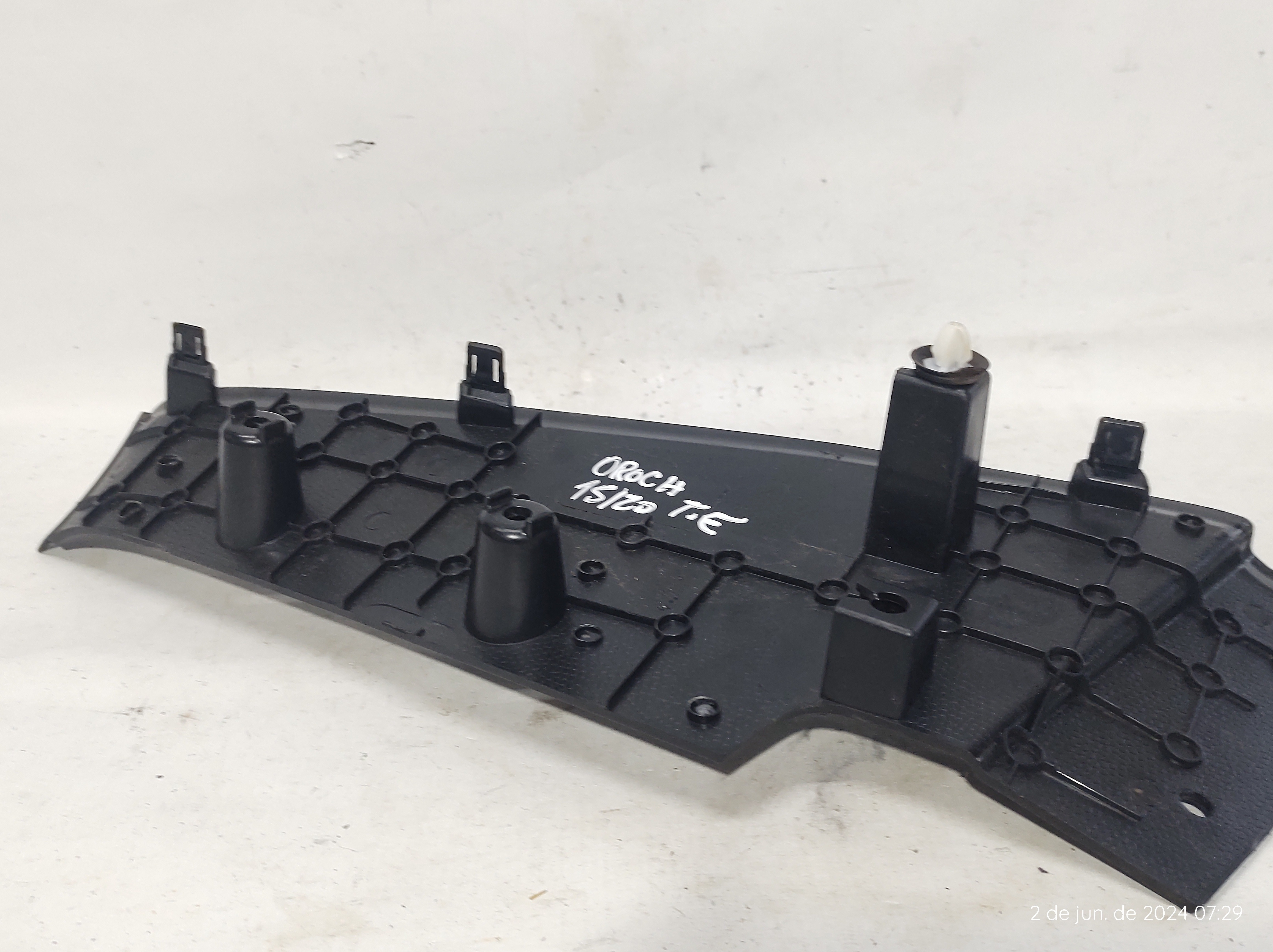 Moldura Lateral Traseira Esquerda Oroch 15 A 20 938j99919r 5
