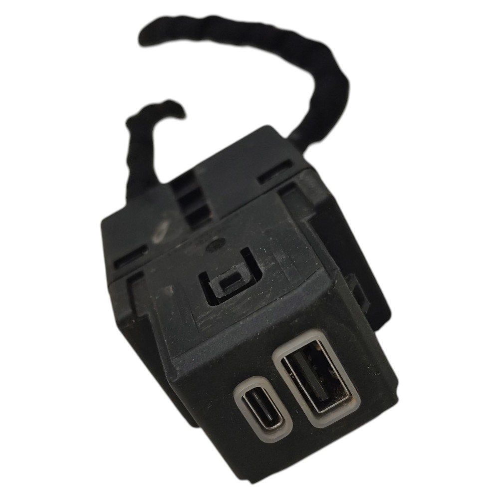 Entrada USB tipo c painel fiat toro 2025 2024 2023 2022 2