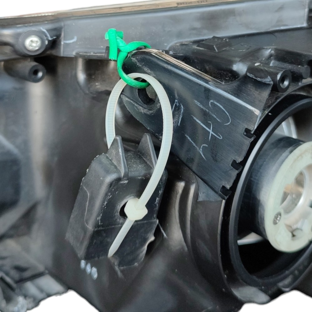 Farol Direito Com Fixações Quebradas Toyota Yaris 2023 2022 Direito 7
