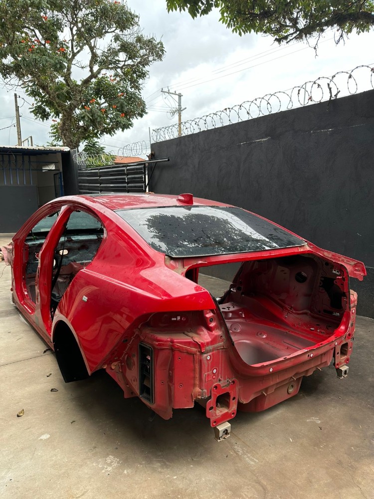 Caixote traseira baixa carroceria Jaguar xe 2018 2019 17 15 3