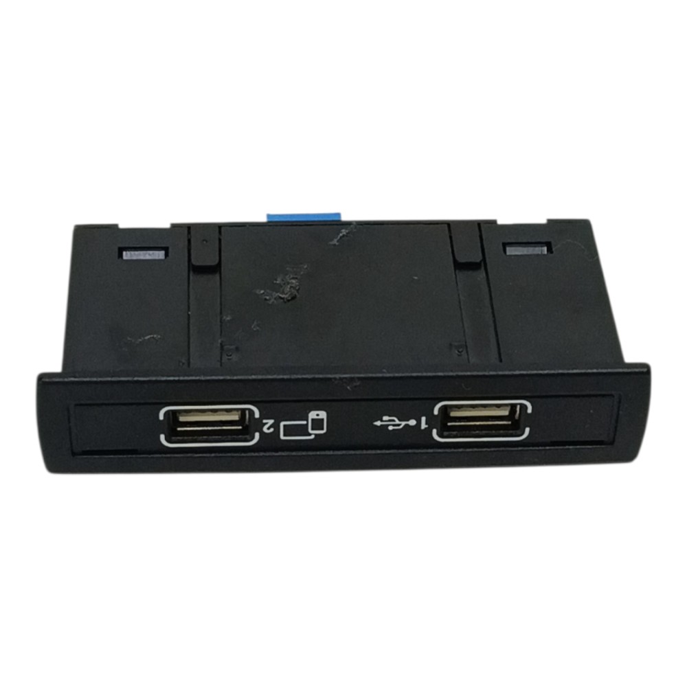 Entrada USB auxiliar multimídia Mercedes GLE 43 AMG 2017