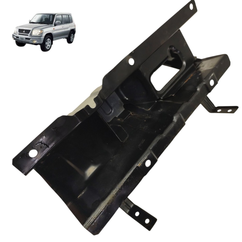 Suporte esquerdo parachoque dianteiro Mitsubishi Pajero 2005 1