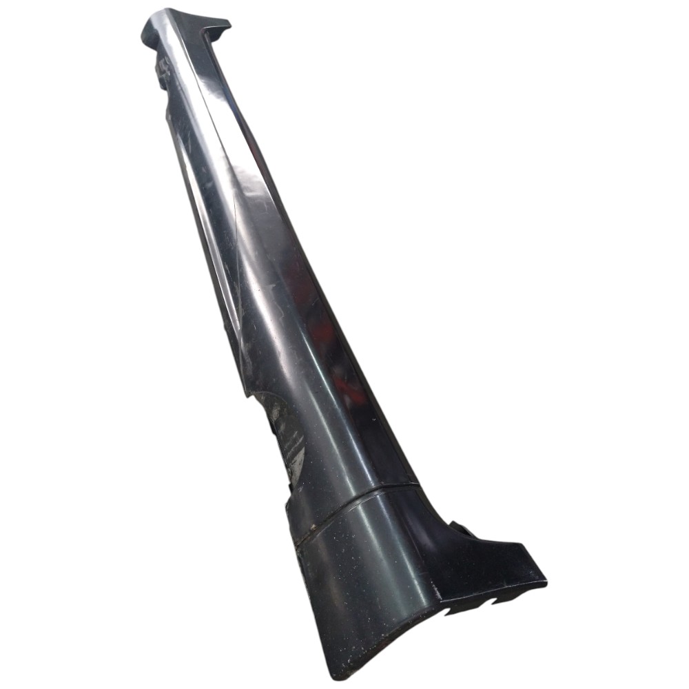 Spoiler saia lateral direita volvo xc60 2009 2012  detalhes 3