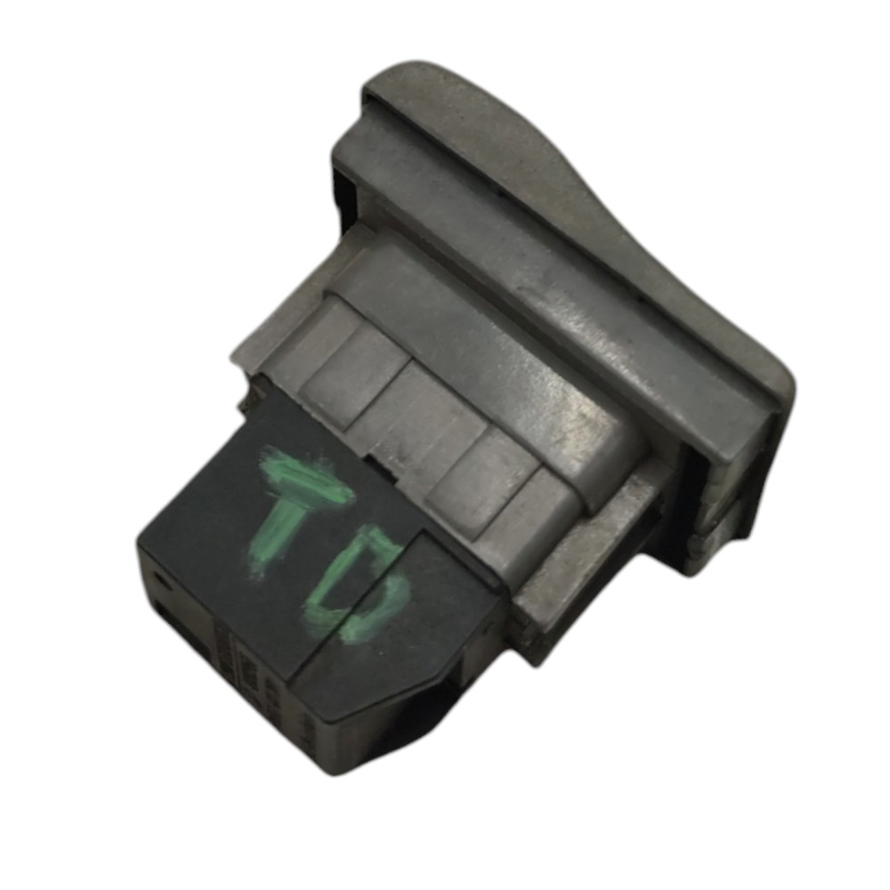 Botão Vidro Porta Traseira Vw Santana 2000 2001 2002 2003 04 2