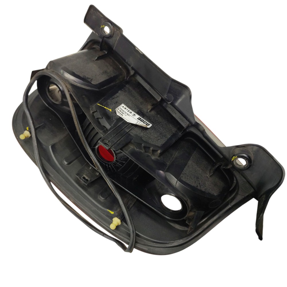 Lanterna esquerda Fiat Uno Vivace 2012 2013 2014 2015 2016 3