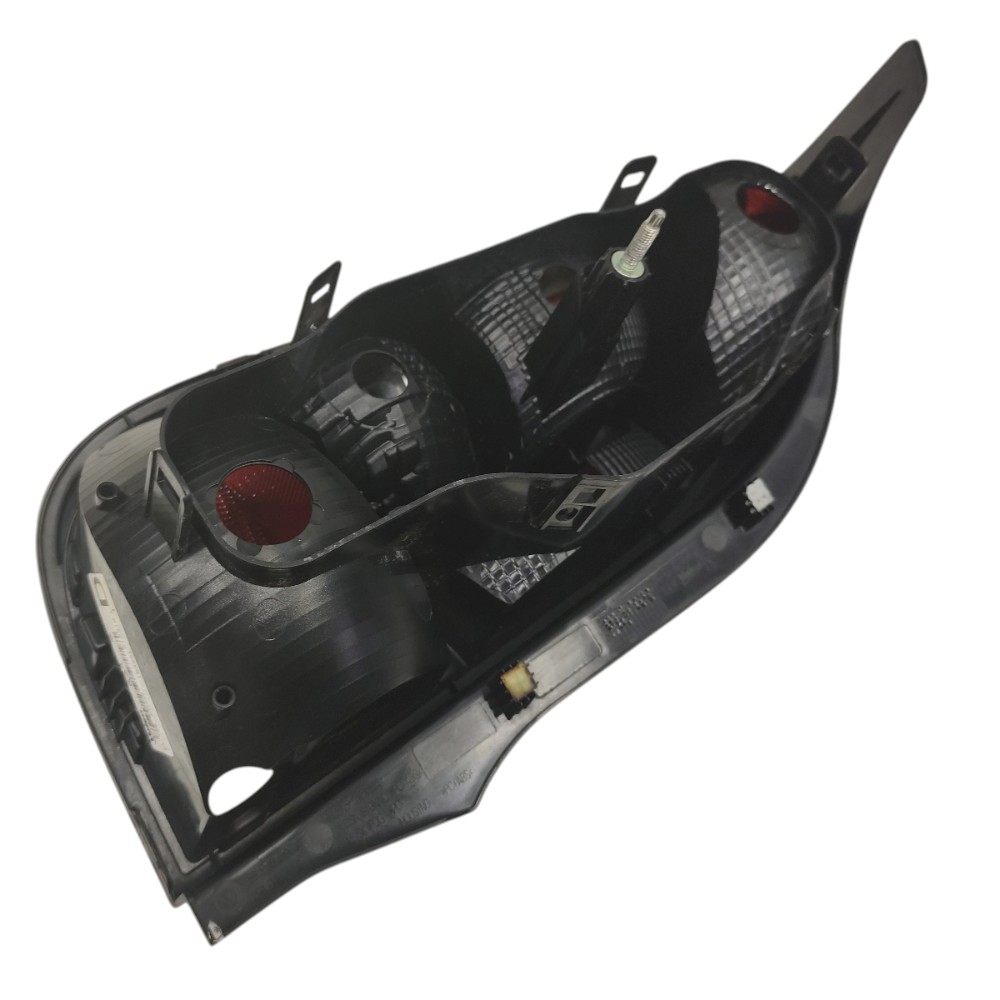 Lanterna traseira direita com trinco VW up 2015 2016 2017 3