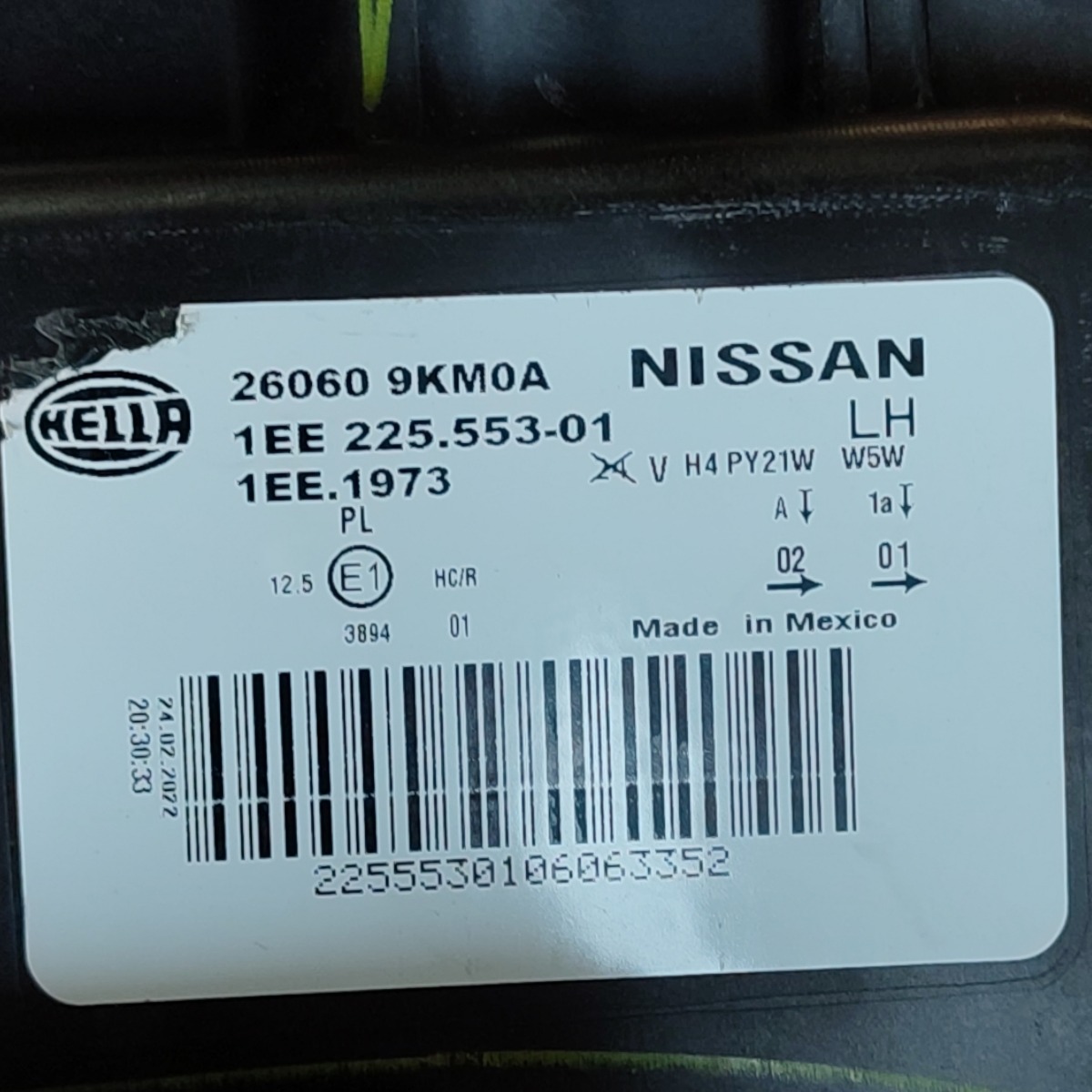 Farol Esquerdo Nissan Versa 2018 2019 Detalhe Em Uma Fixação 7
