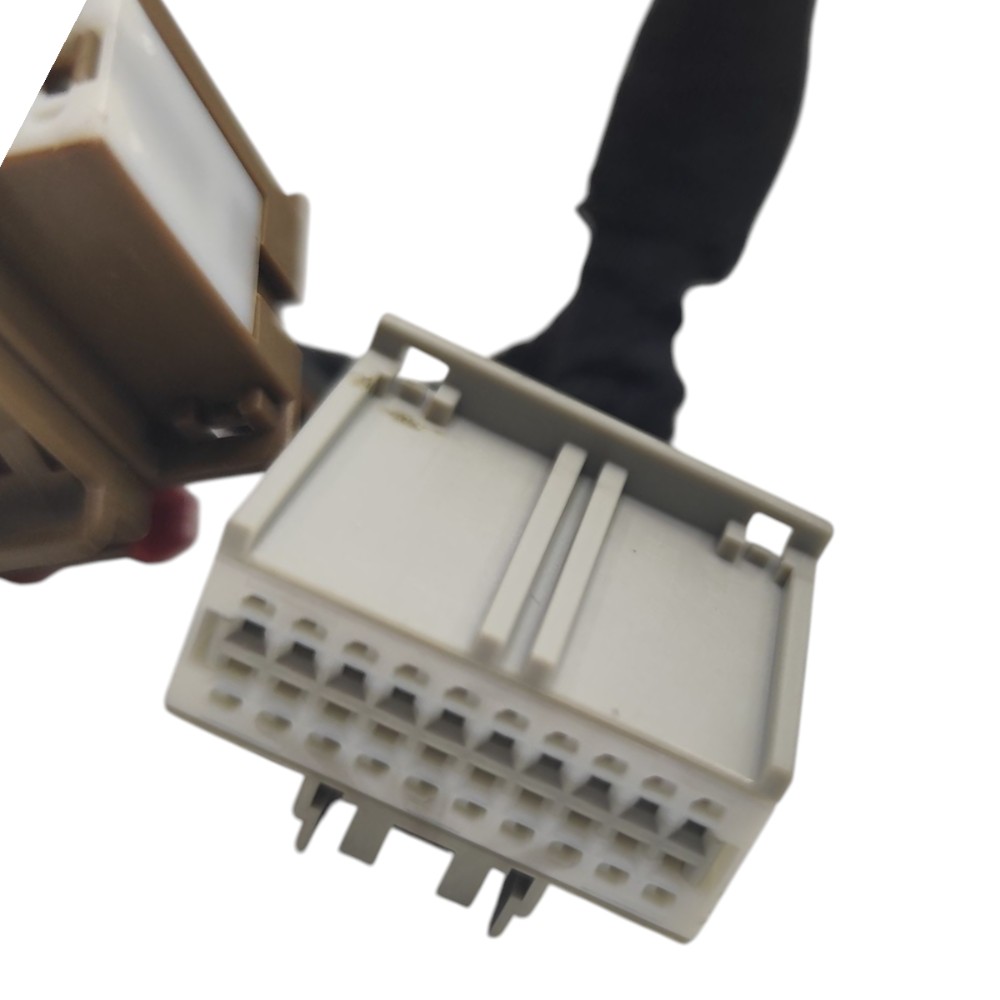 Plug conector multimídia GM Tracker 2015 2016 2017 2018 2019 2