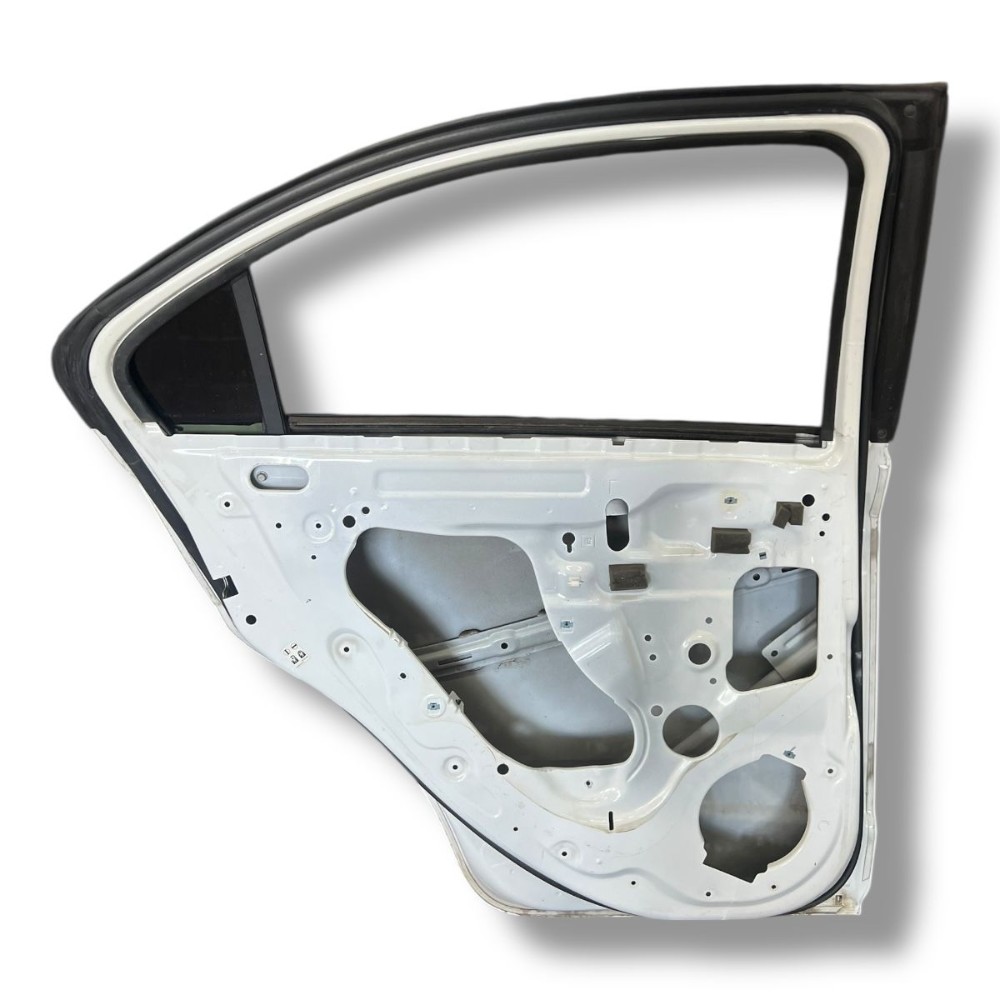 Porta traseira esquerda GM Sonic Sedan 2012 2013 2014 4