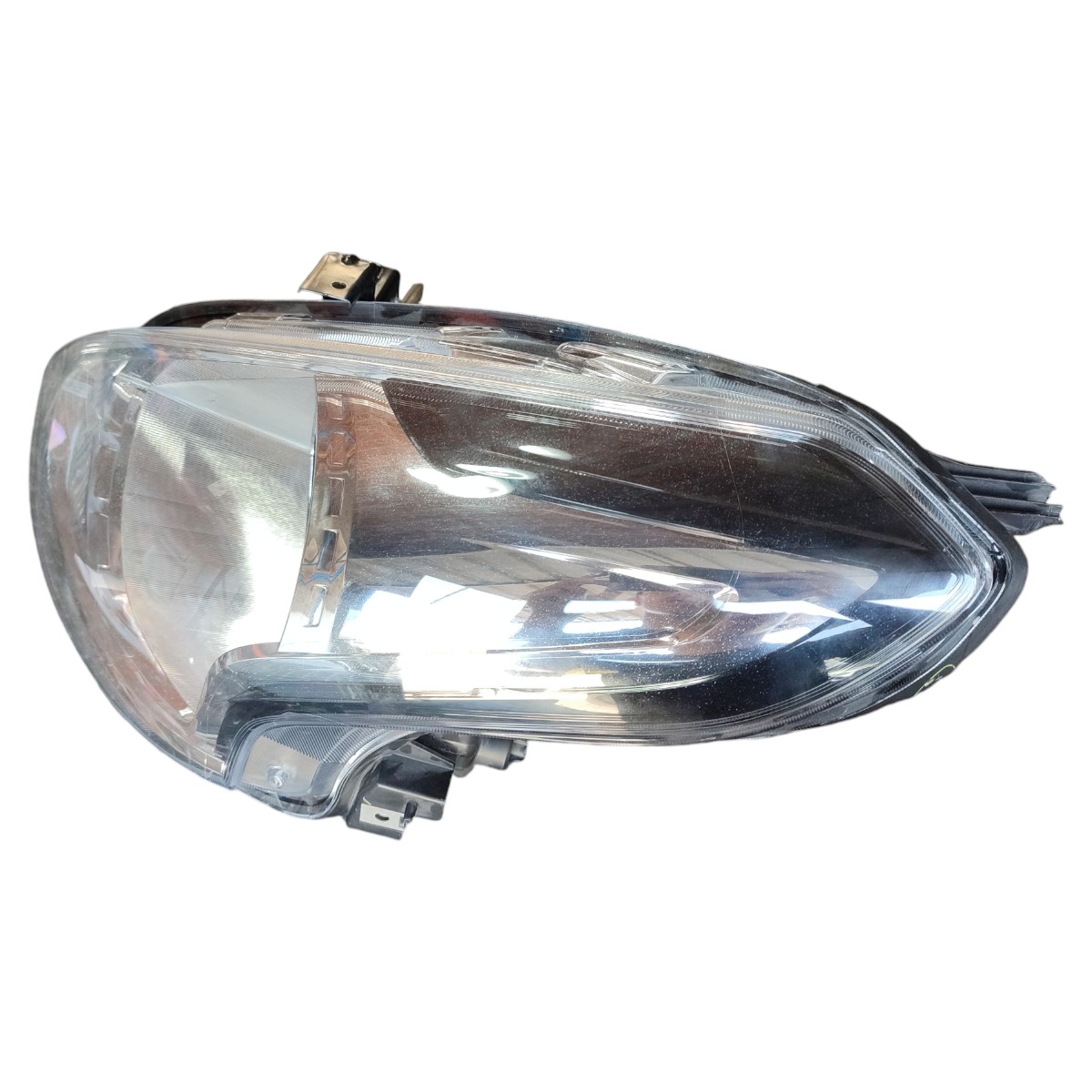 Farol Esquerdo Nissan Versa 2018 2019 Detalhe Em Uma Fixação 3