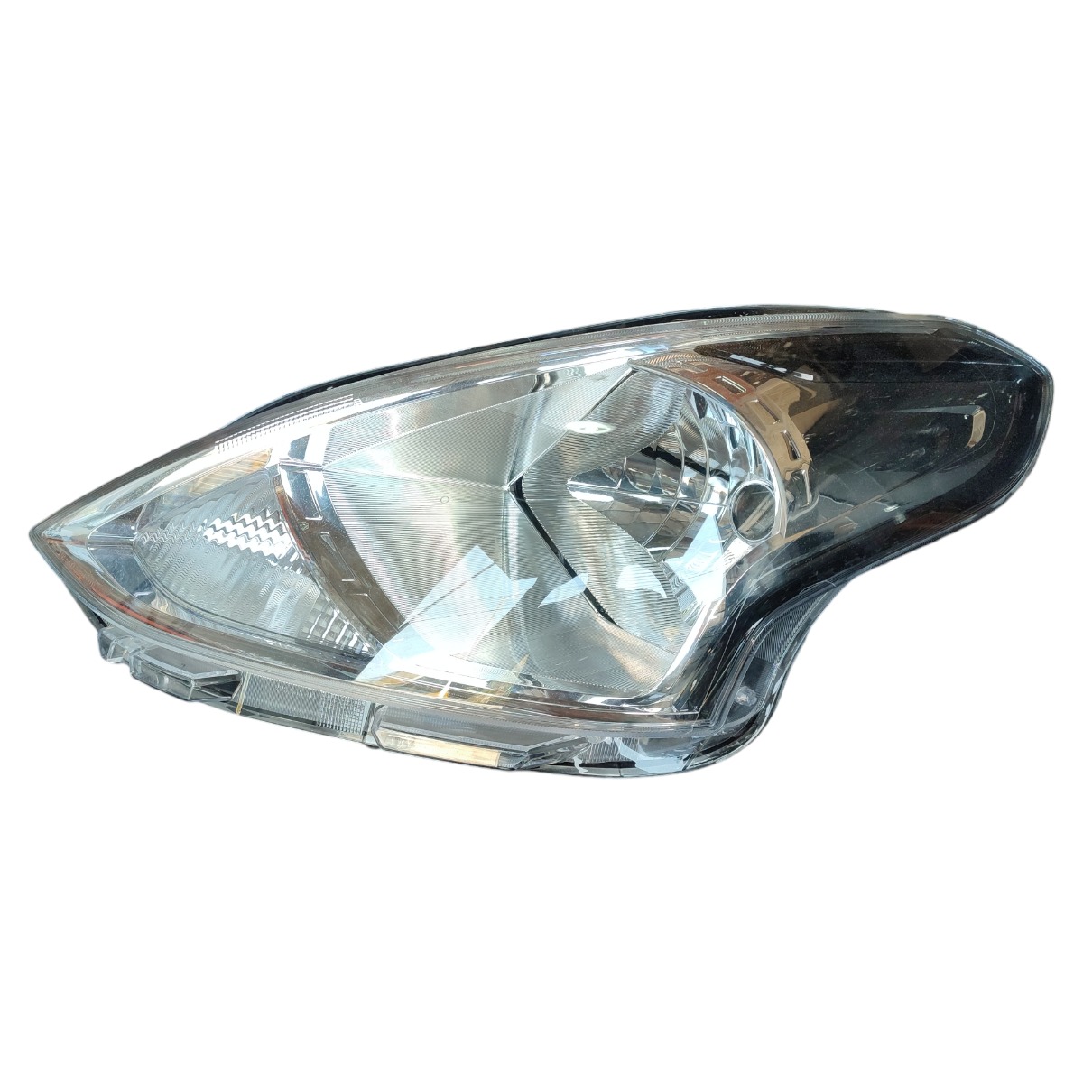 Farol Esquerdo Nissan Versa 2018 2019 Detalhe Em Uma Fixação 2