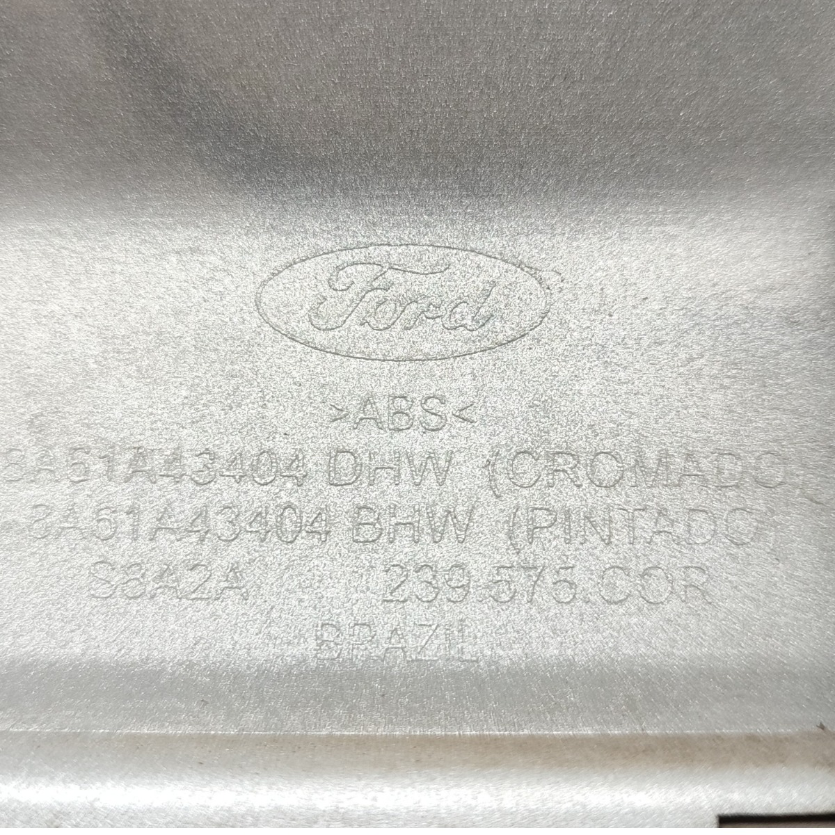 Aplique Moldura Tampa Traseira Ford New Fiesta Hatch 2014 Prata 4