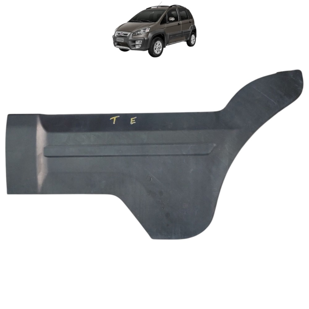 Moldura aplique traseira esquerda Fiat Idea Adventure 2013 1