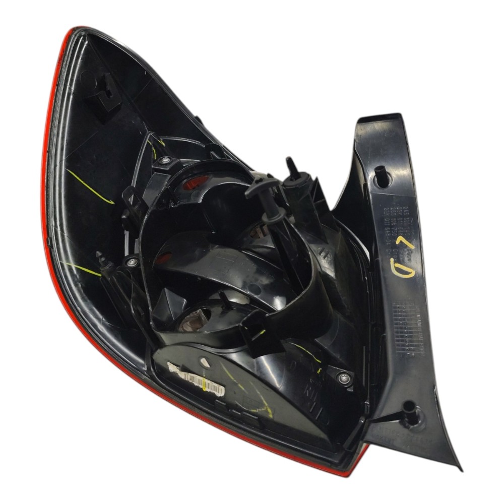 Lanterna Direita Renault Sandero 2015 2016 2017 2018 Direito/passageiro Vermelho 4