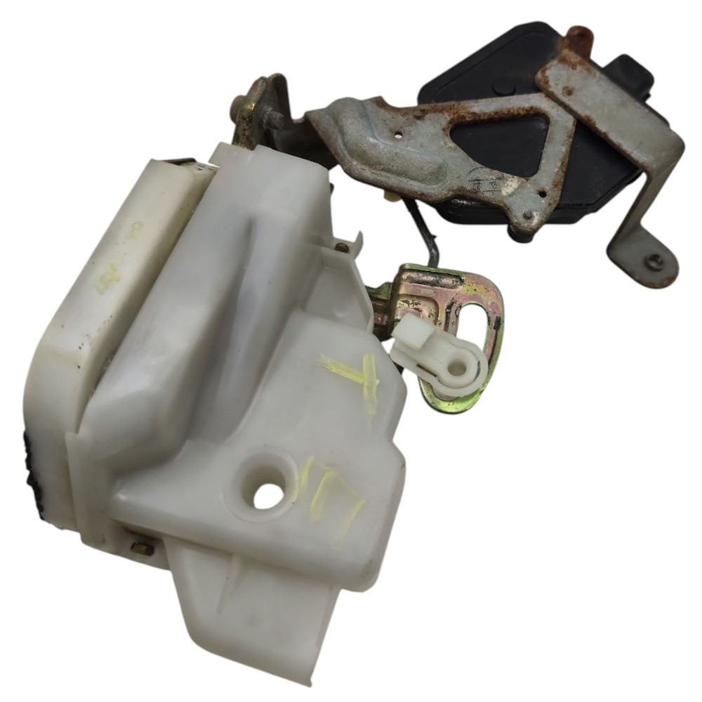 Fechadura porta traseira esquerda Mitsubishi pajero tr4 2005 3