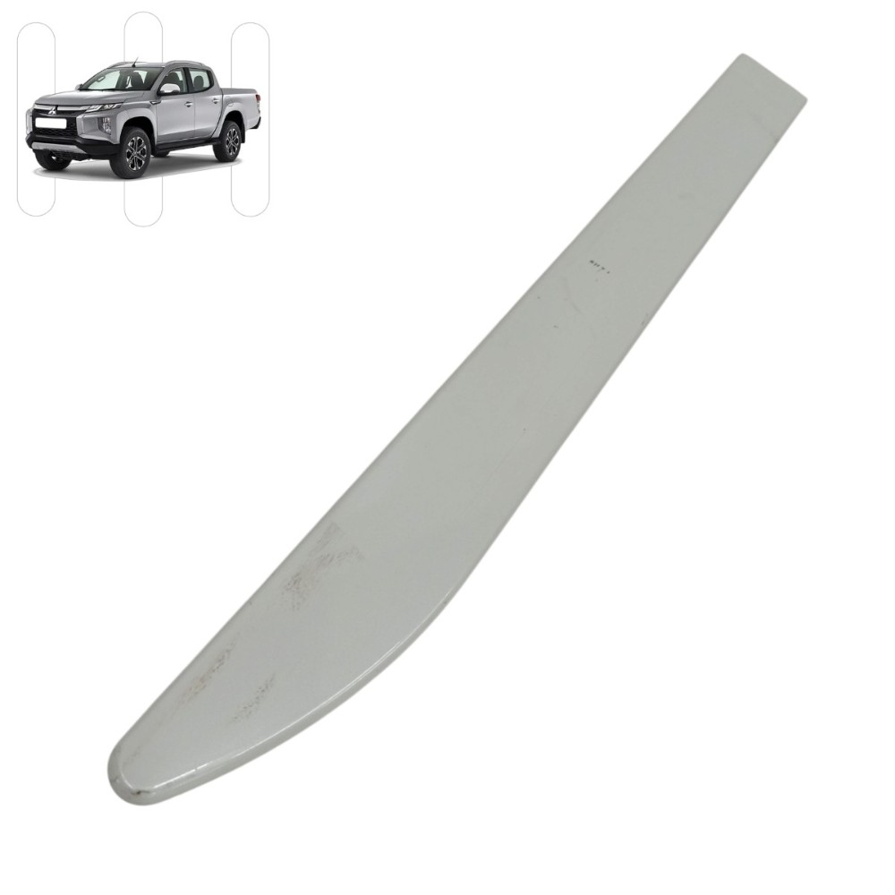 Friso porta traseiro direito Mitsubishi L200 Triton 2024 20