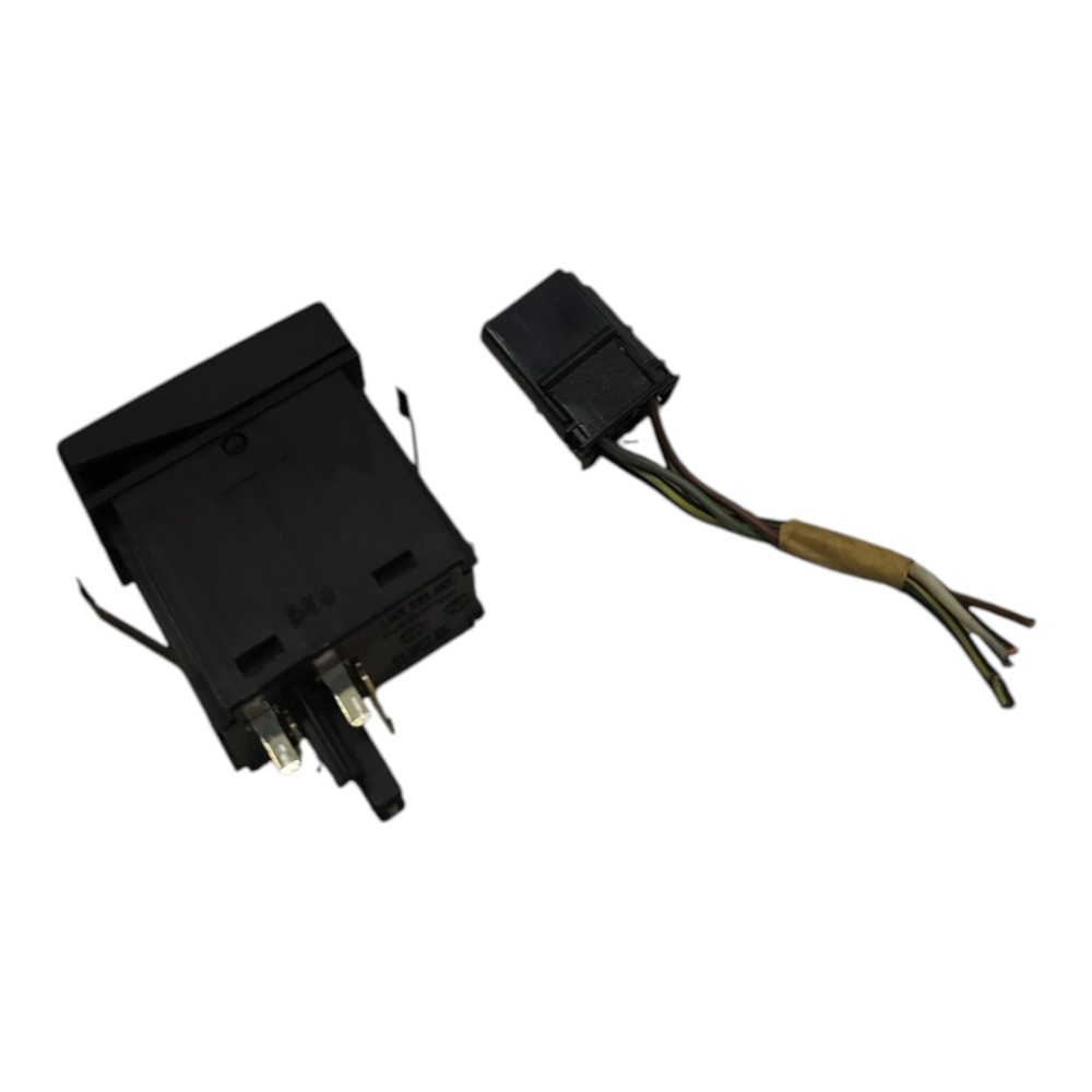 Botão desembaçador traseiro com plug vw Santana 2000 2001 02 3