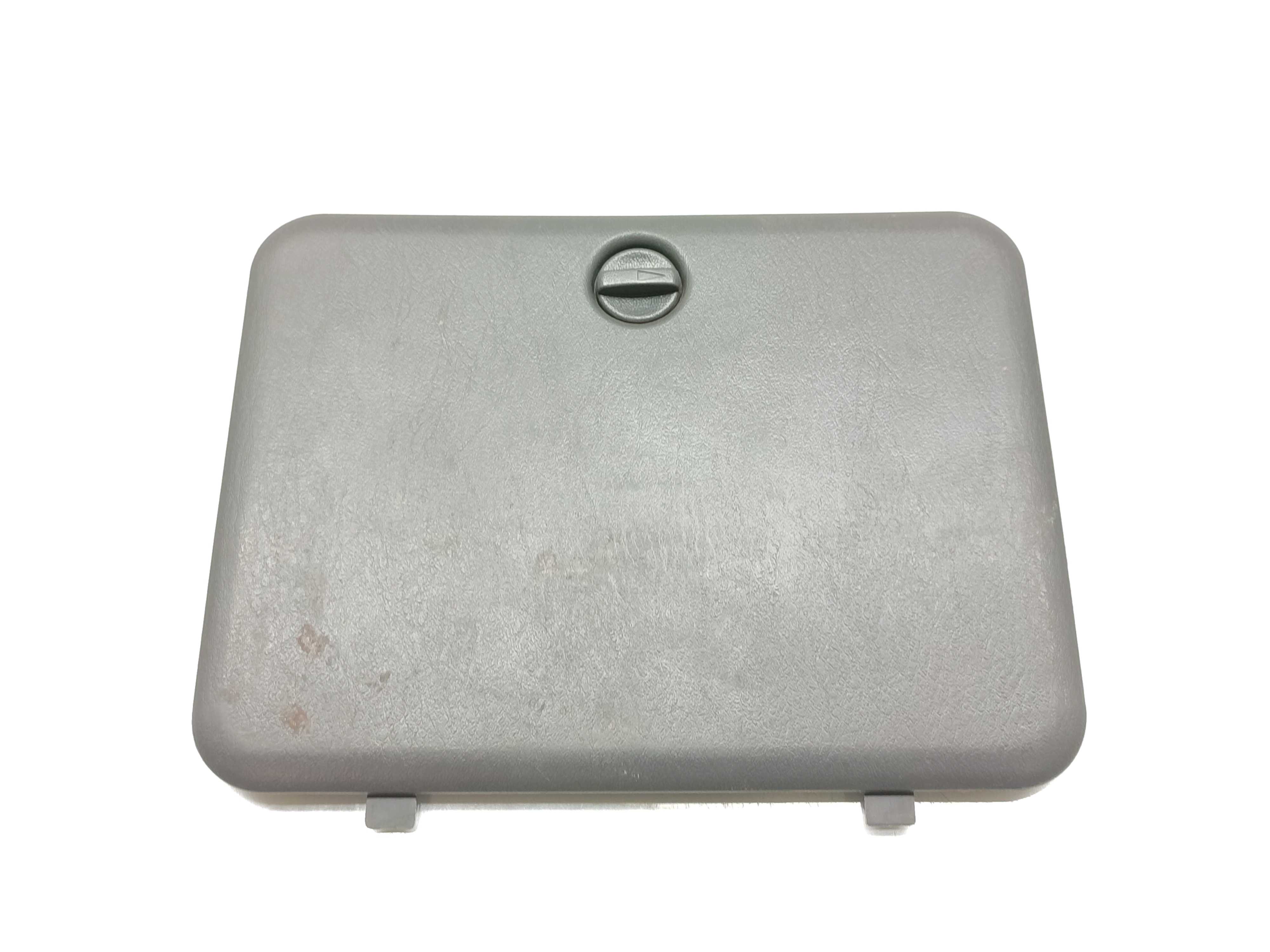 Tampa Lateral Esquerdo Porta Malas Pajero Sport 2000 2001
