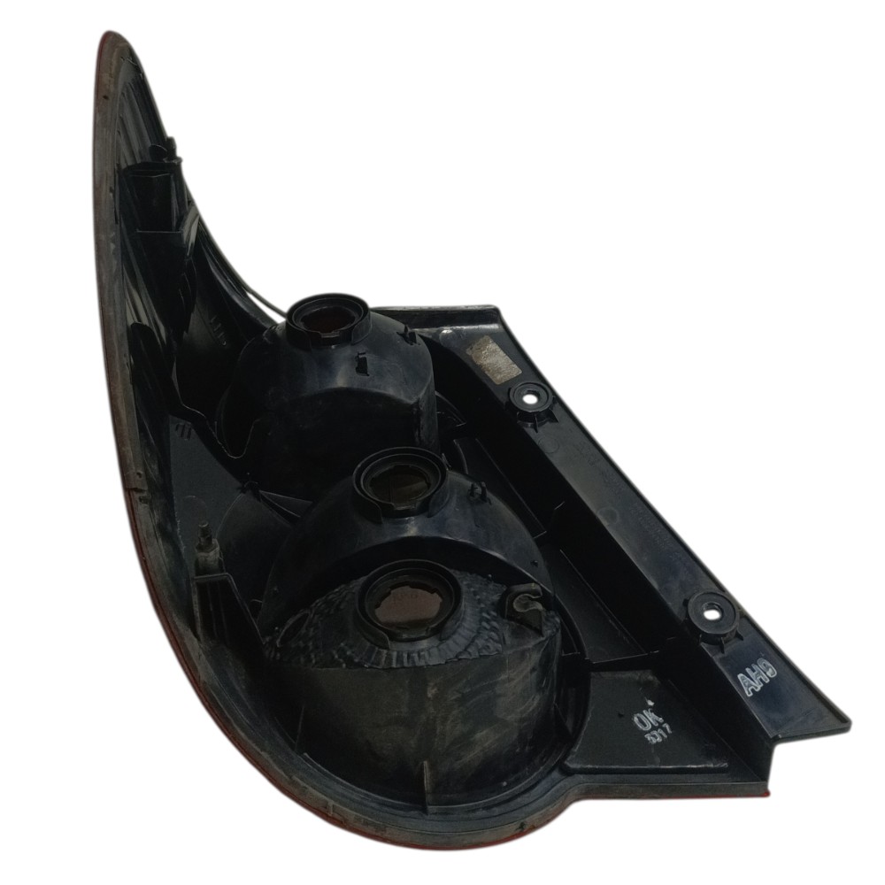 Lanterna direita GM Sonic Sedan 2012 2013 2014 com trinco 4