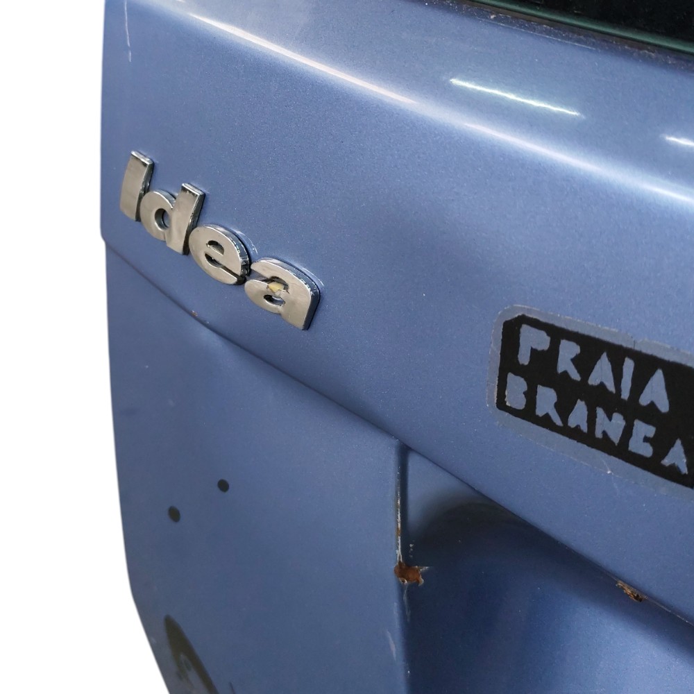 Tampa traseira Fiat Idea 2005 2006 2007 2008 2009 detalhe 4