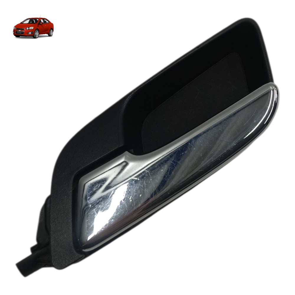 Maçaneta interna dianteira esquerda cromada GM Sonic 2014 13 1