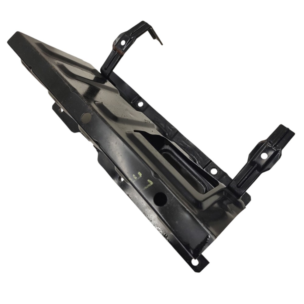 Suporte esquerdo parachoque dianteiro Mitsubishi Pajero 2005 3