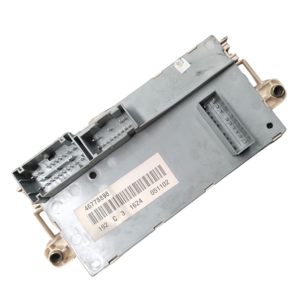 Caixa Fusível Interna Fiat Stilo 1.8 16v Manual Gasolina 03 2