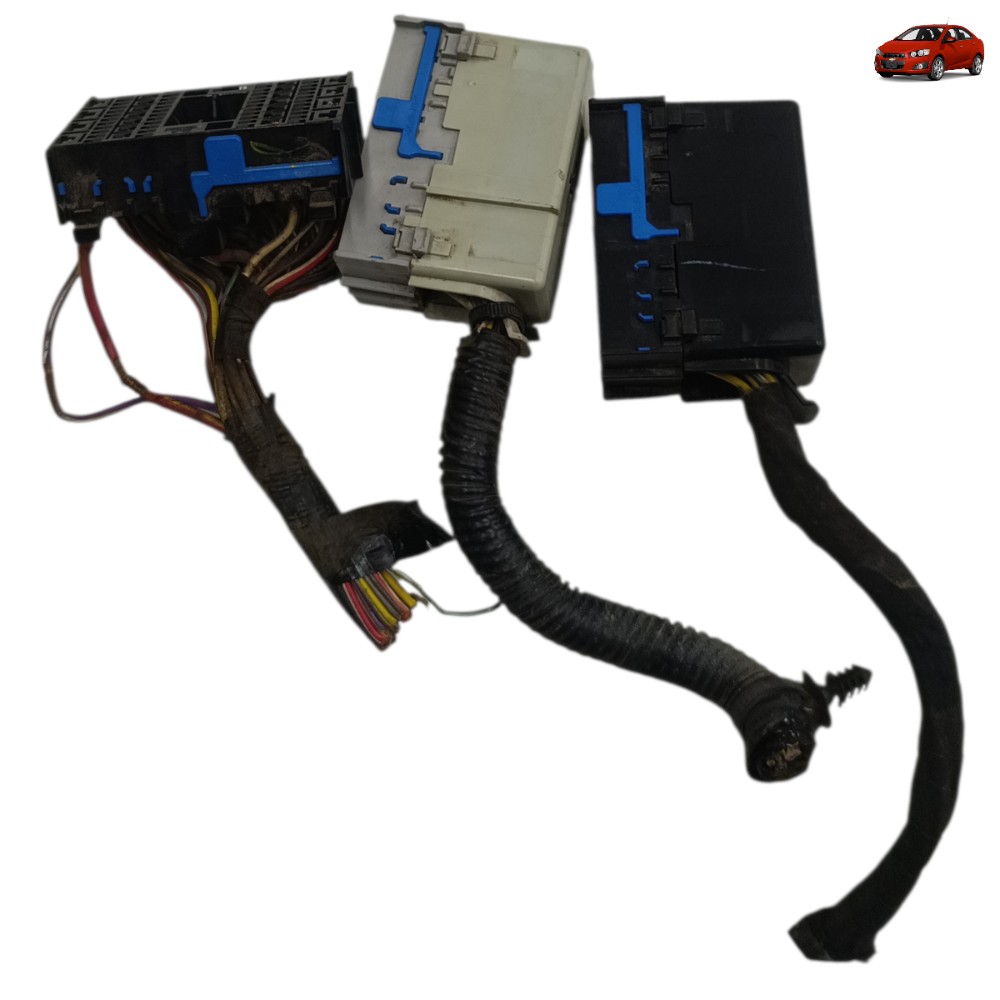 Plug conector caixa fusível externa GM Sonic 1.6 Aut 2014 1