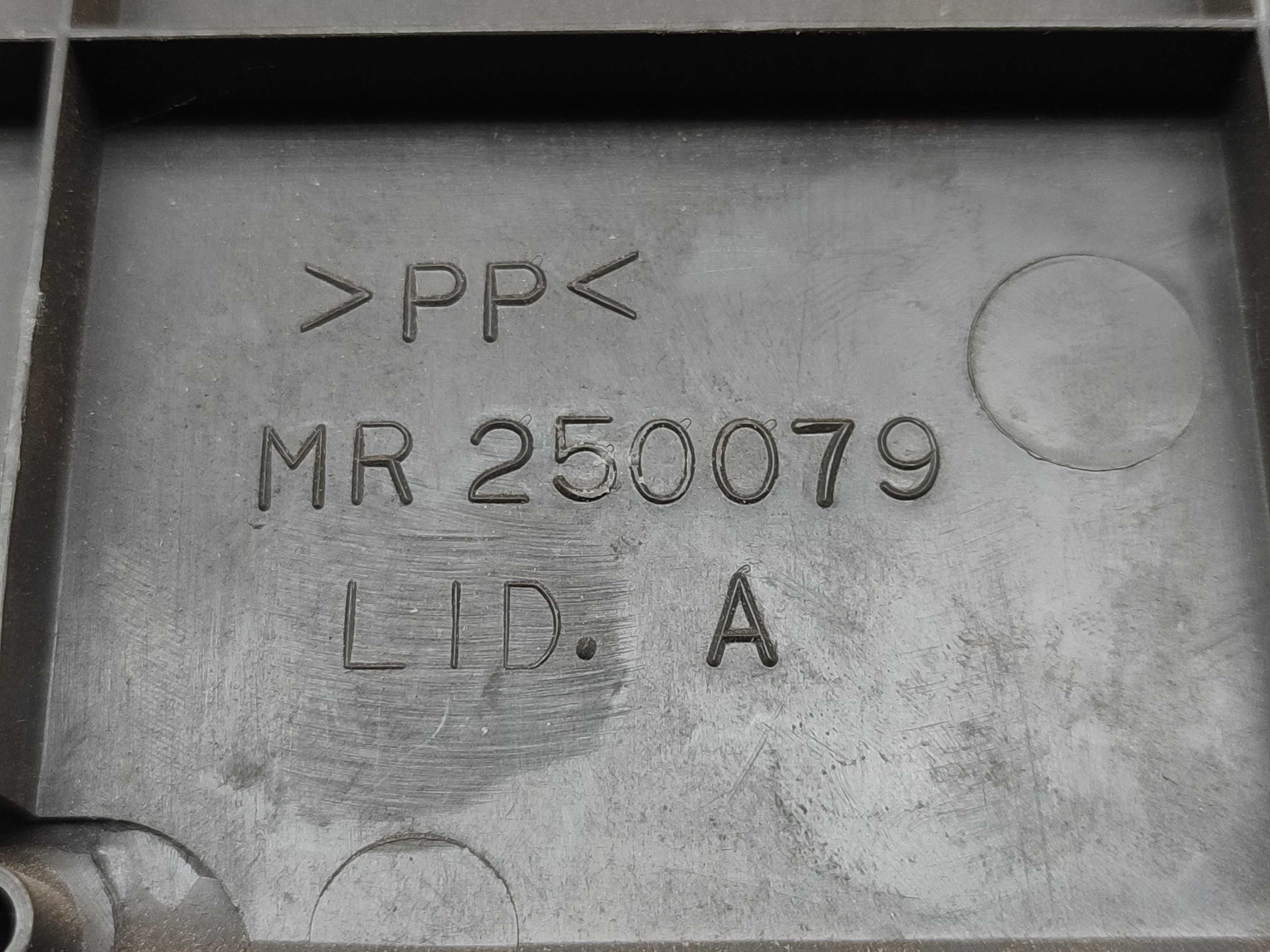 Tampa Lateral Esquerdo Porta Malas Pajero Sport 2000 2001 3