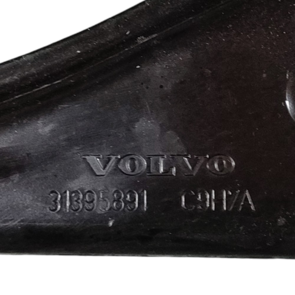 Suporte Travessa Inferior Radiador Volvo Xc60 2.0 2017 2016 3