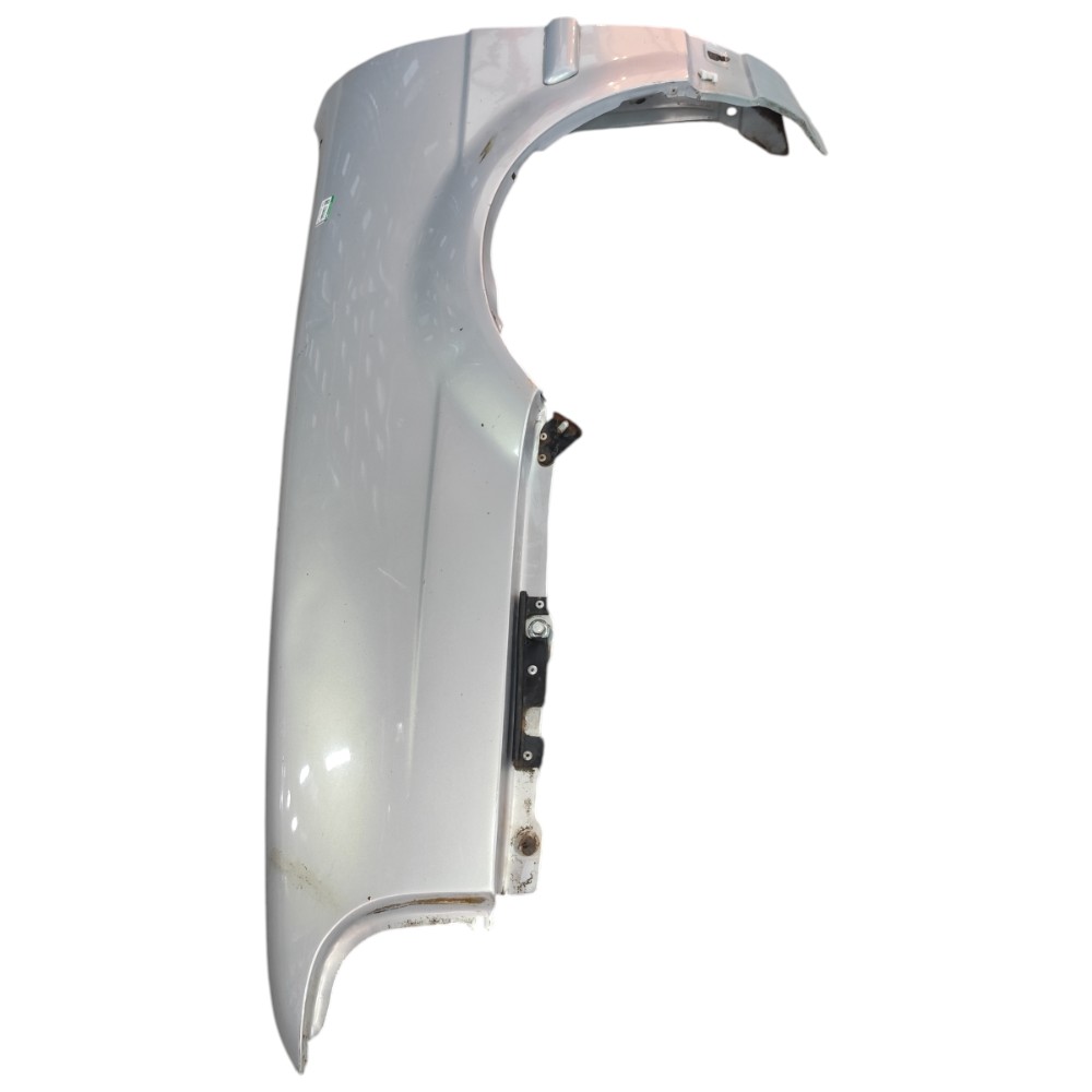 Paralama esquerdo VW Santana 2000 2001 2002 2003 detalhes 3