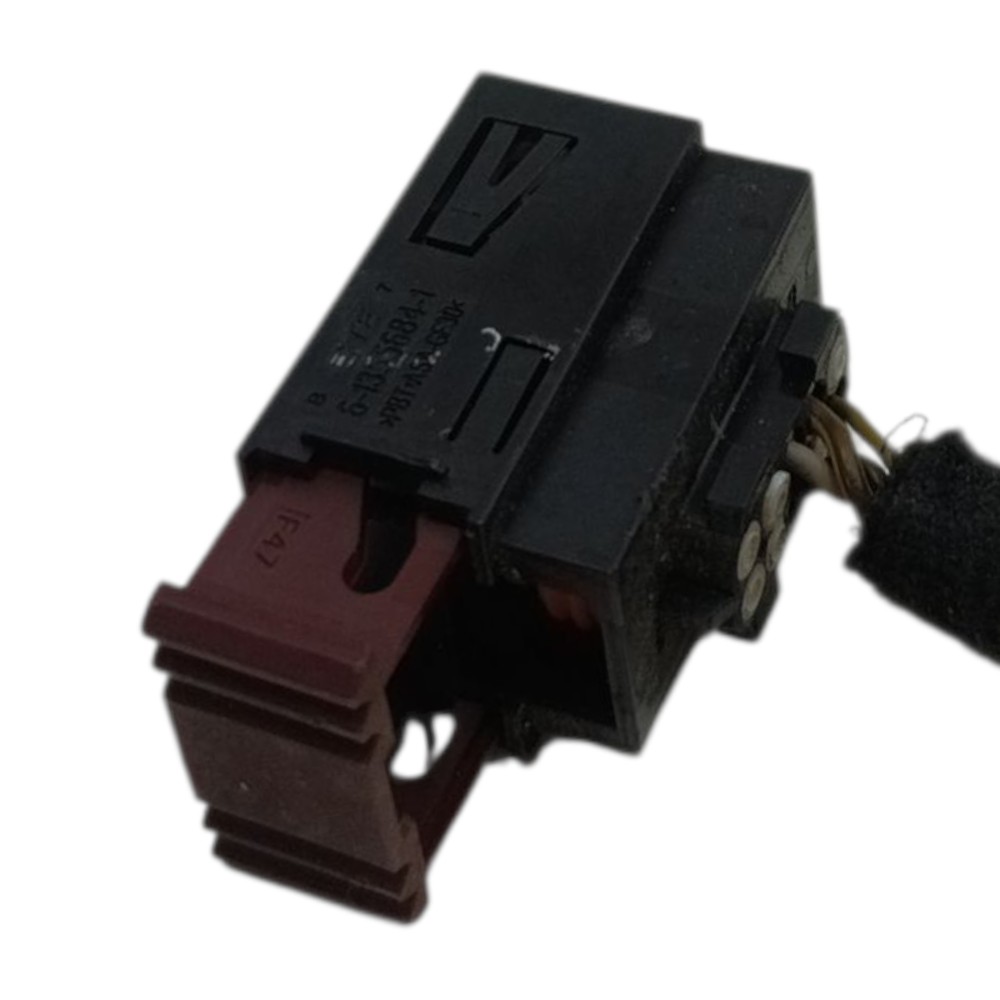Plug conector fechadura porta direita GM Tracker 2017 2018 4
