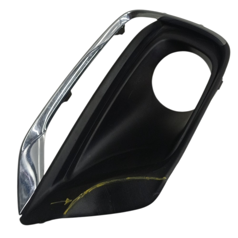 Moldura Farol Milha Direito Gm Tracker 2019 2020 2021 Detalhe Preto Direito