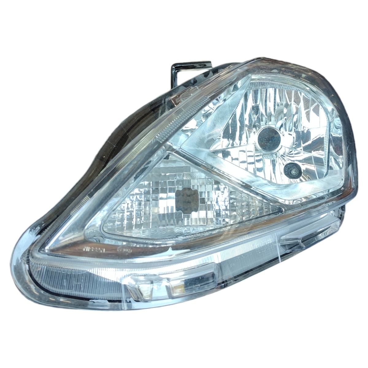 Farol Esquerdo Nissan Versa 2018 2019 Detalhe Em Uma Fixação 1