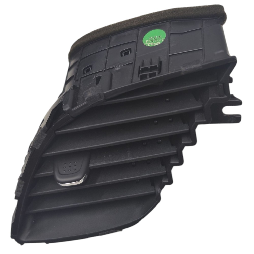 Difusor ar lateral esquerdo painel GM Tracker 2017 2018 2019 2