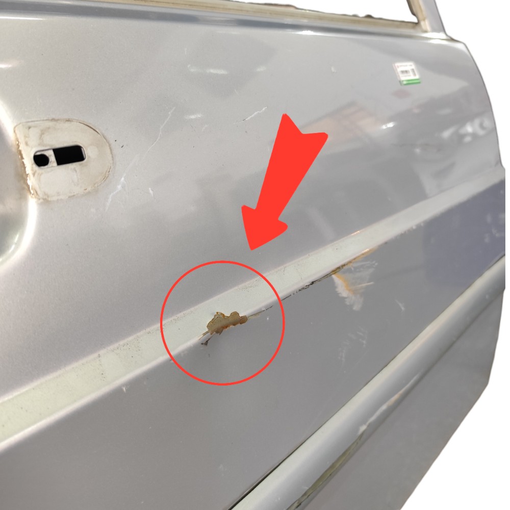 Porta traseira direita VW Santana 2000 2001 2002 03 detalhe 4